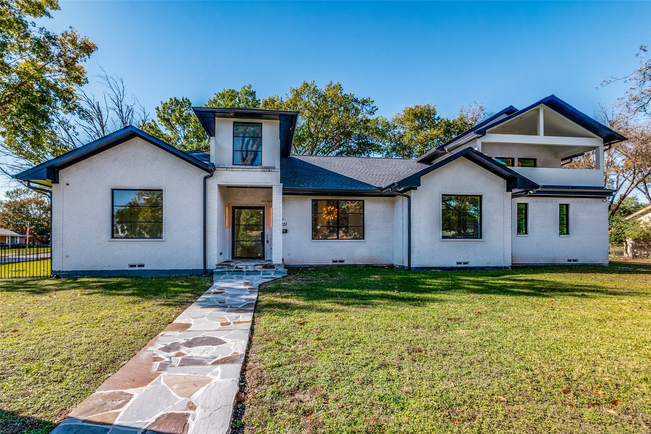 3221 S Glenbrook Drive
