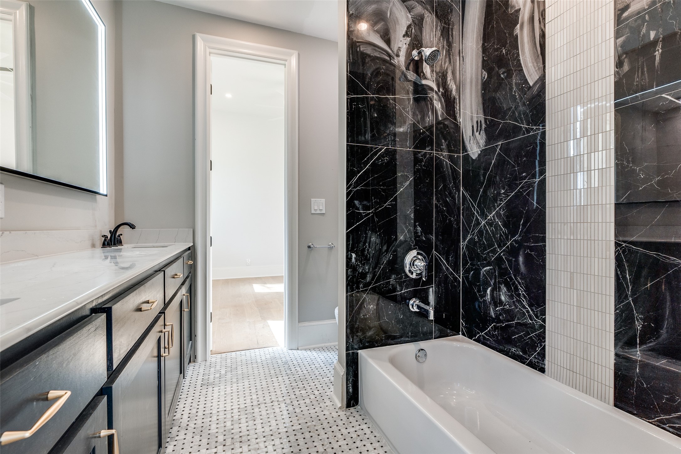 3221 S Glenbrook Drive