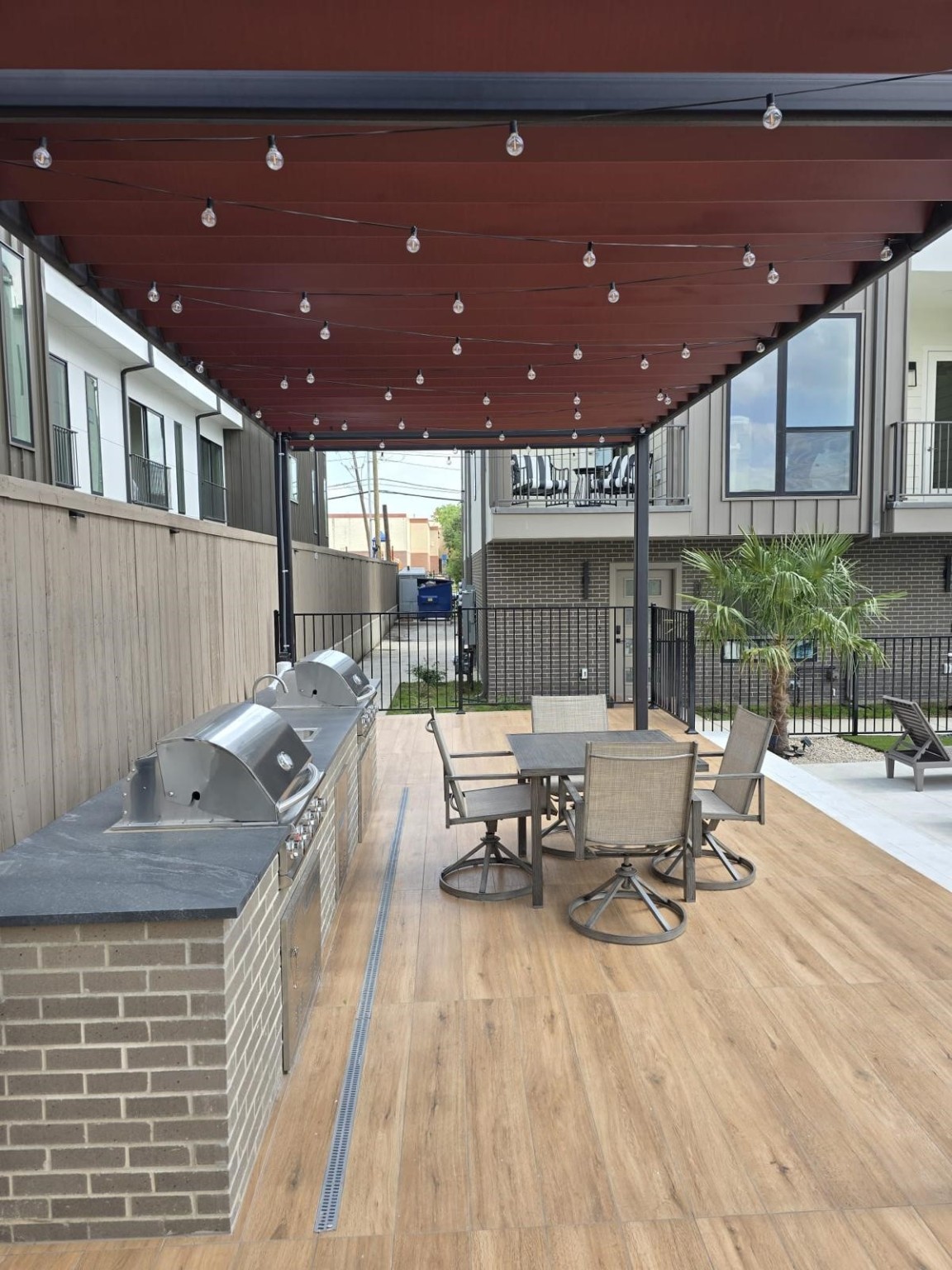 1902 N Carroll Avenue 106