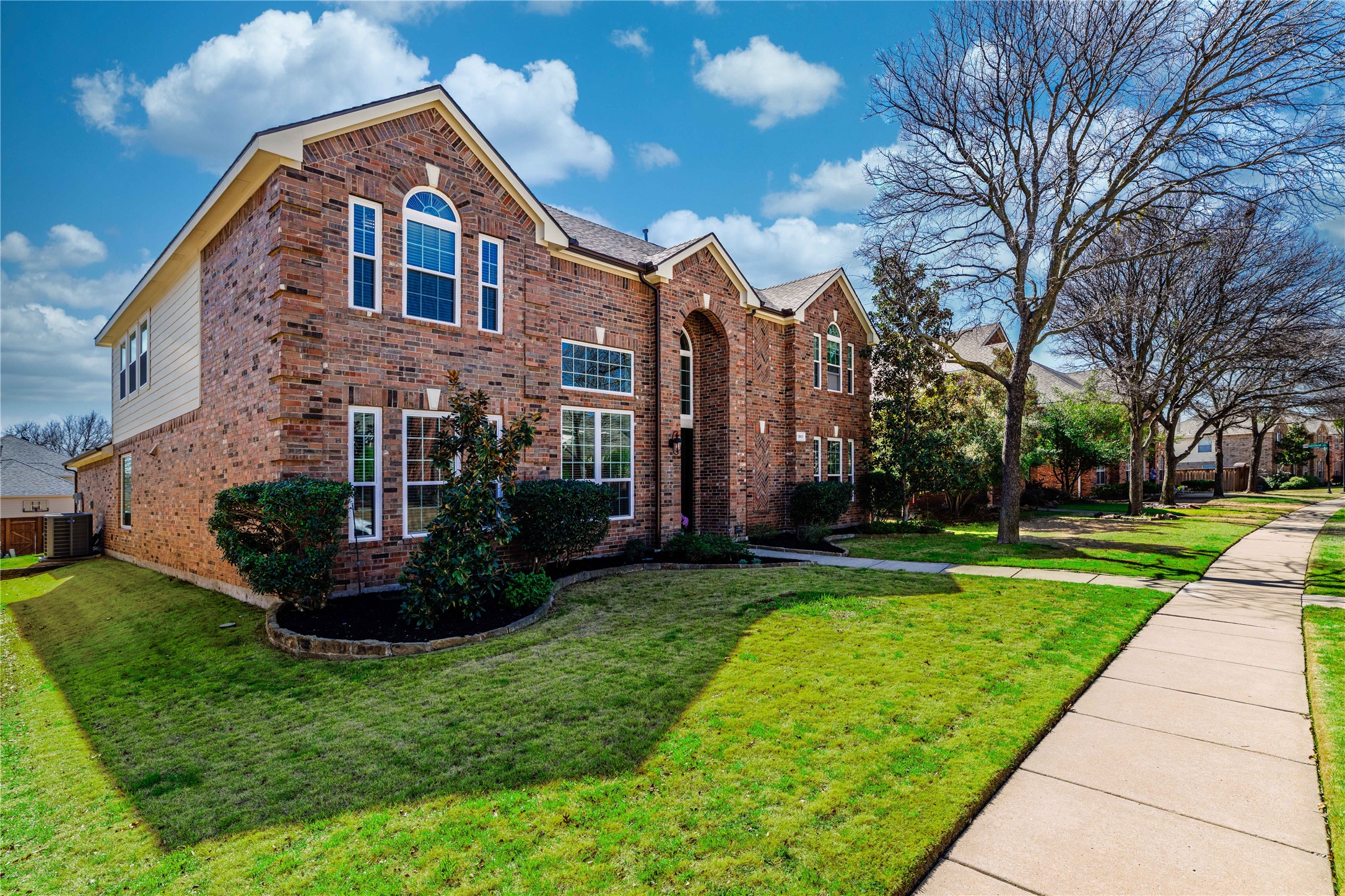 1911 Edgehill Drive