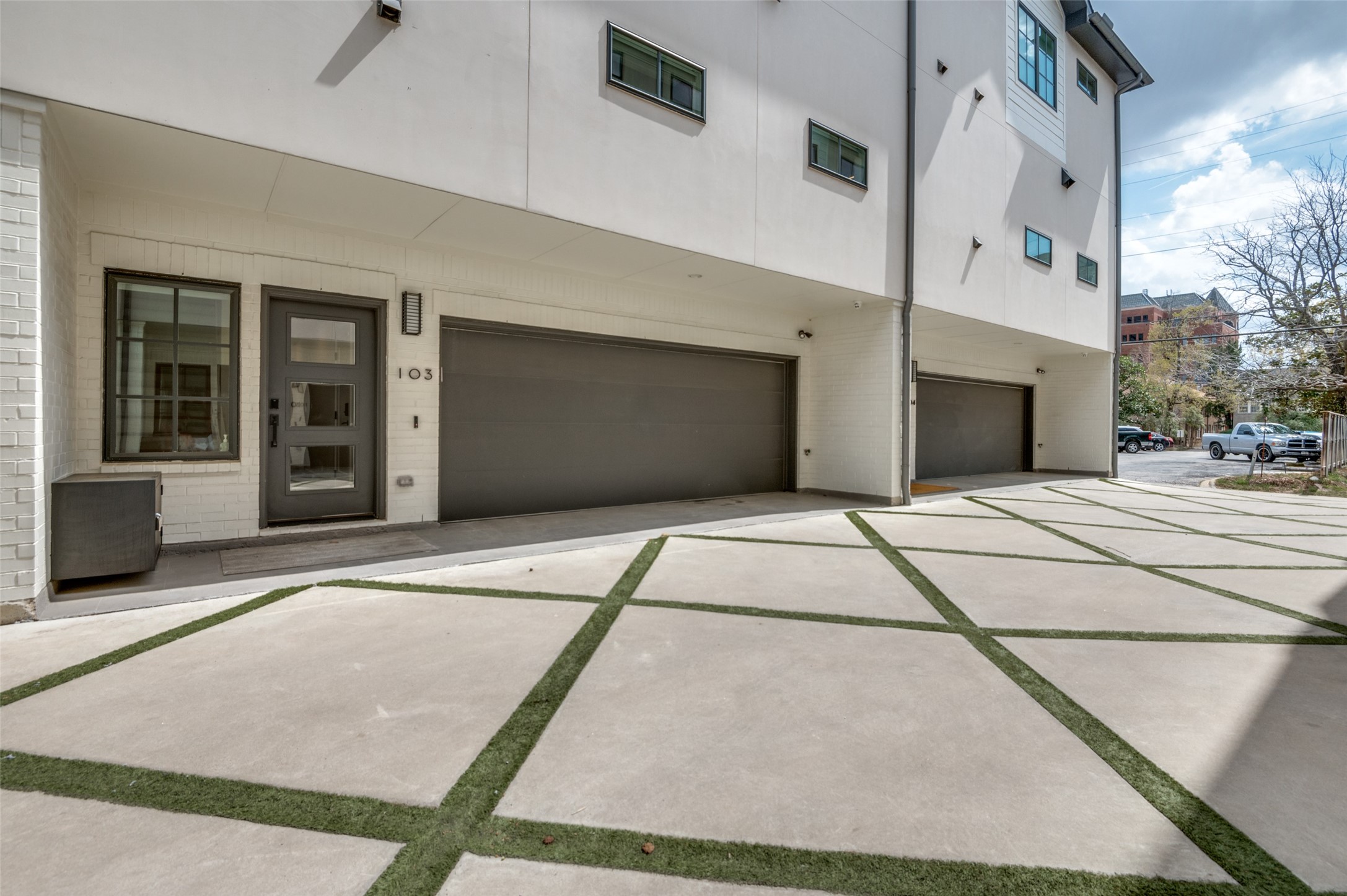 4222 Hawthorne Avenue 103