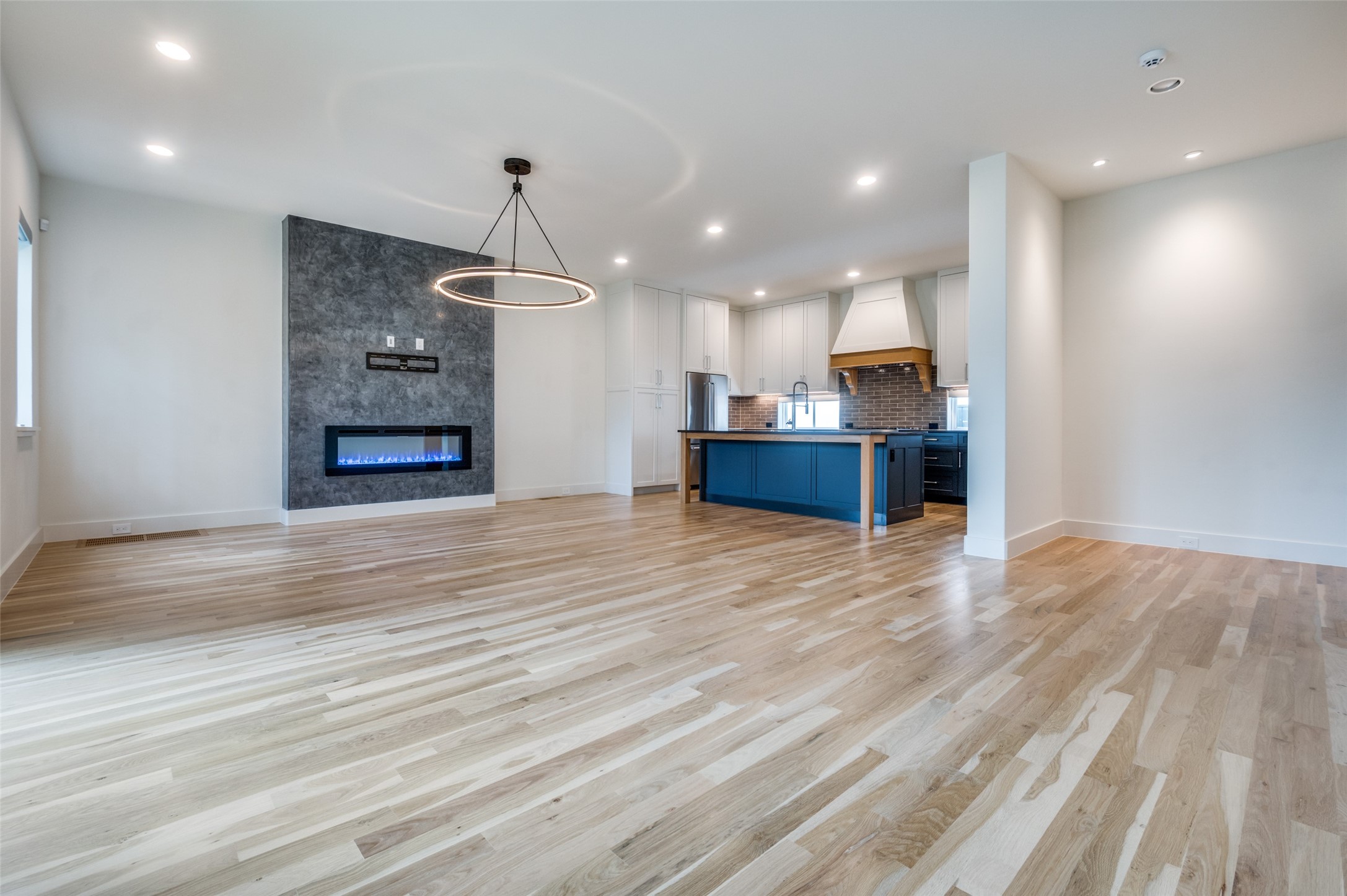 4222 Hawthorne Avenue 103