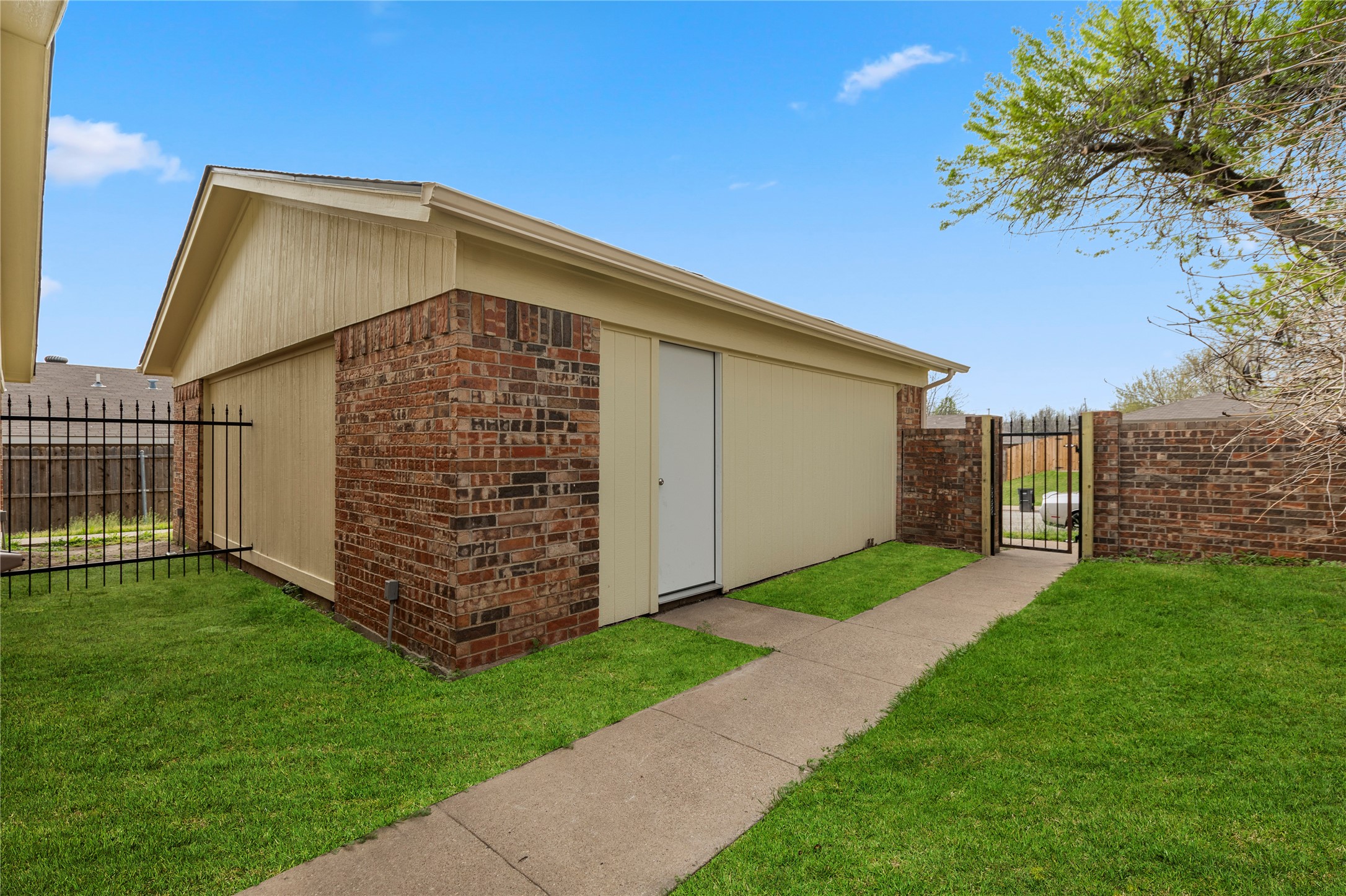 10246 Maverick Drive