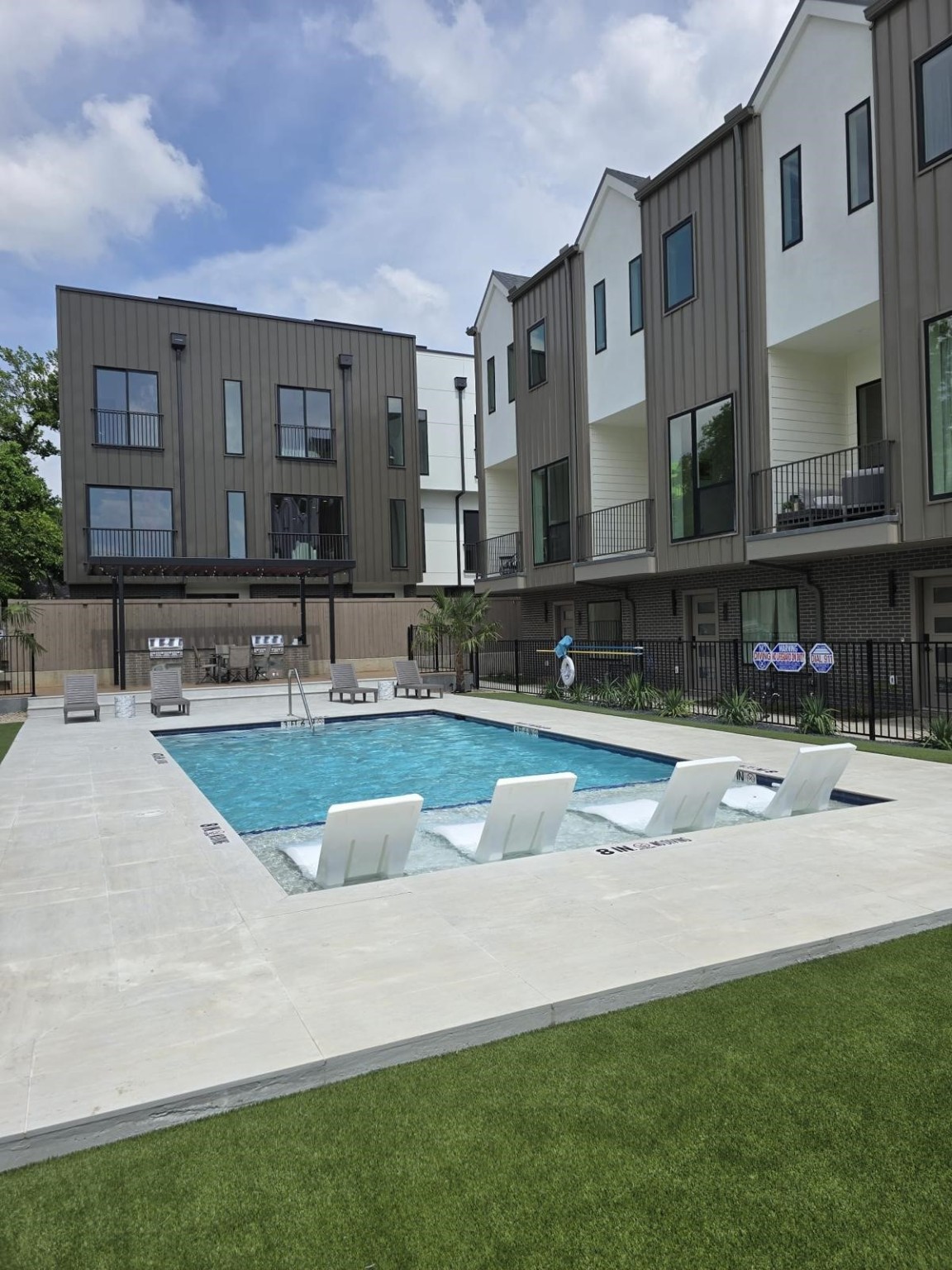 1902 N Carroll Avenue 101