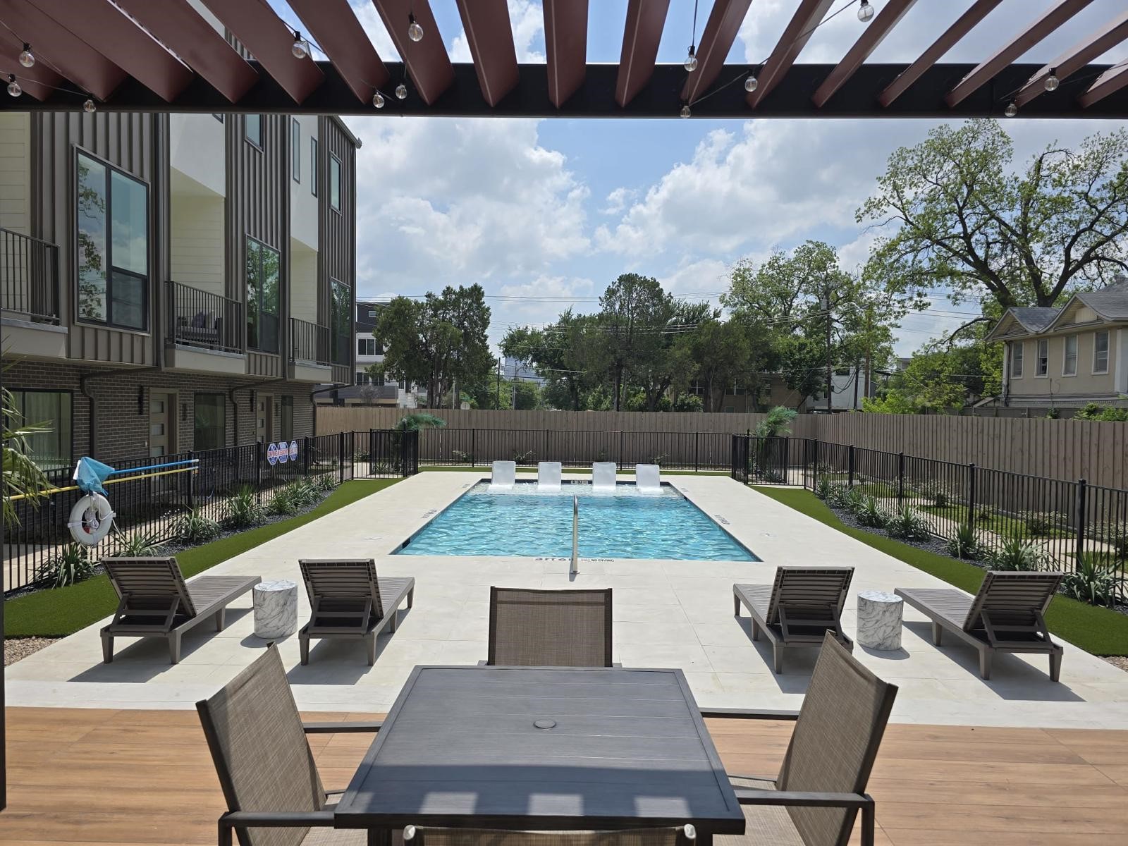 1902 N Carroll Avenue 101