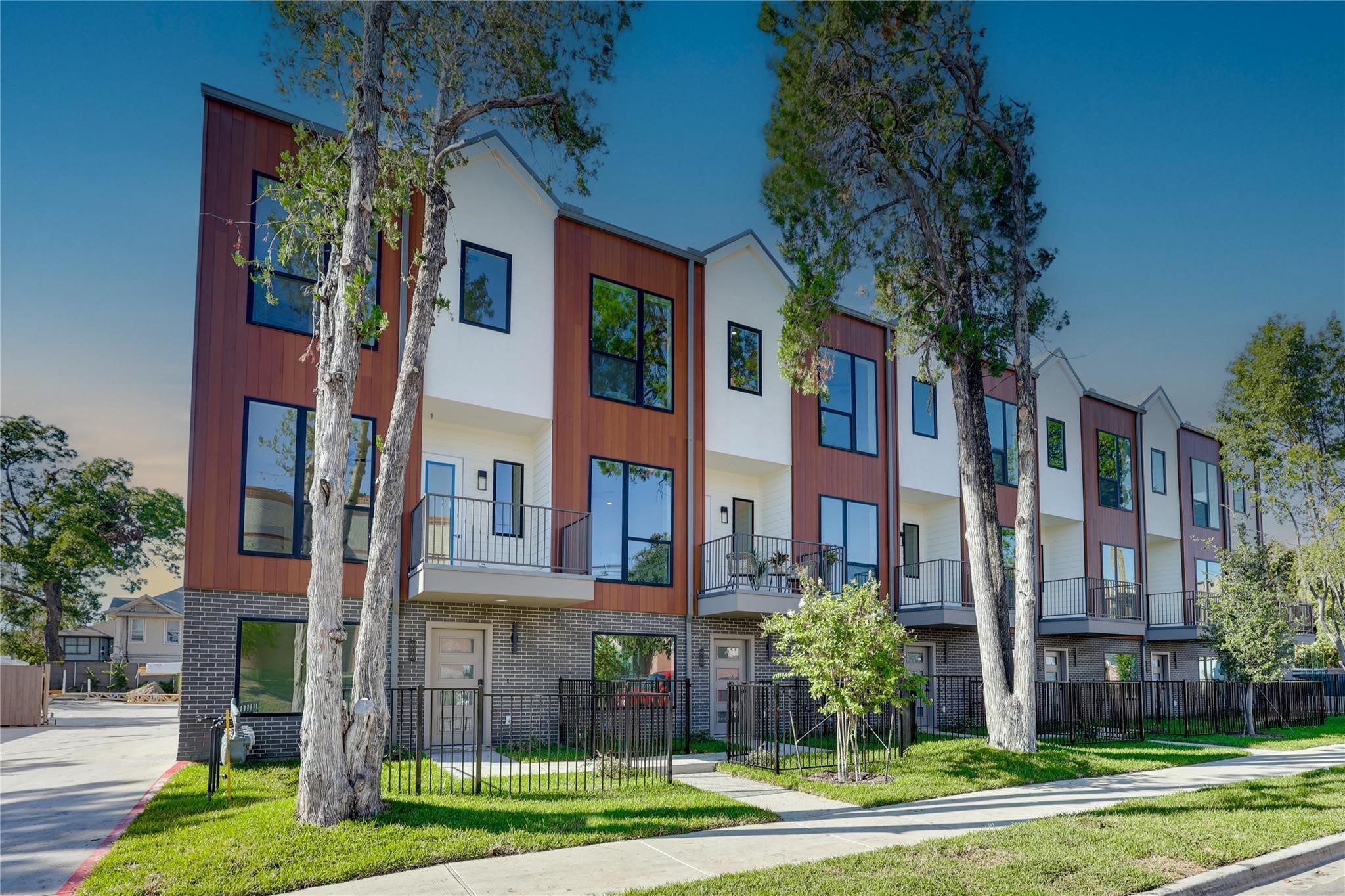 1902 N Carroll Avenue 101