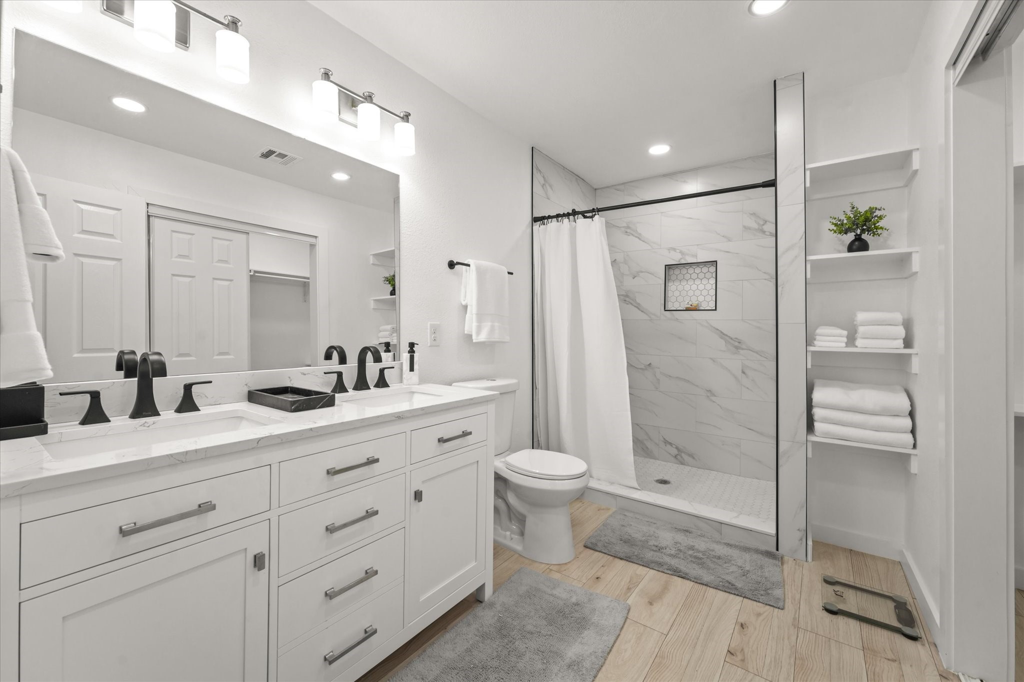 10015 La Prada Drive