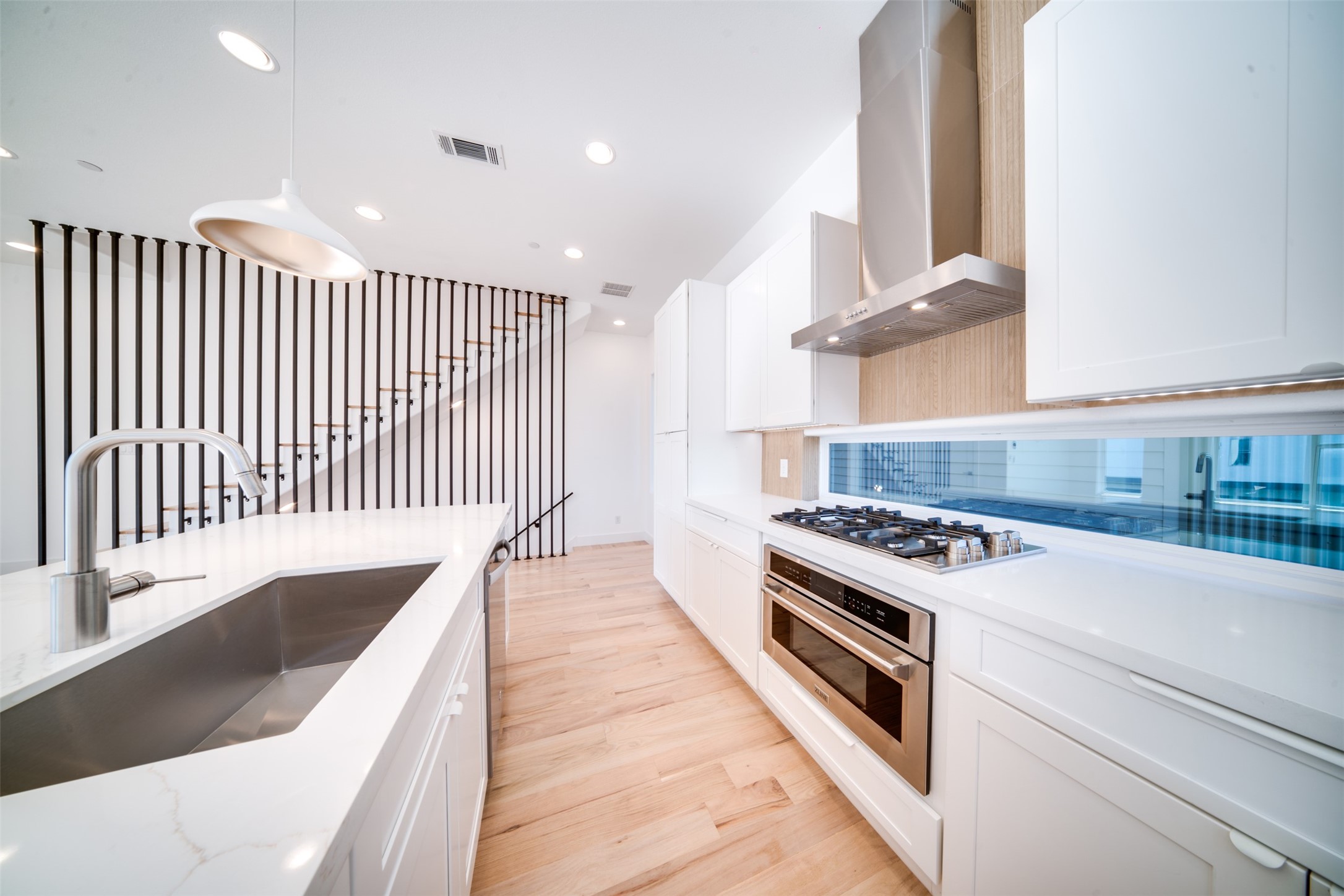 3821 Munger Avenue 104