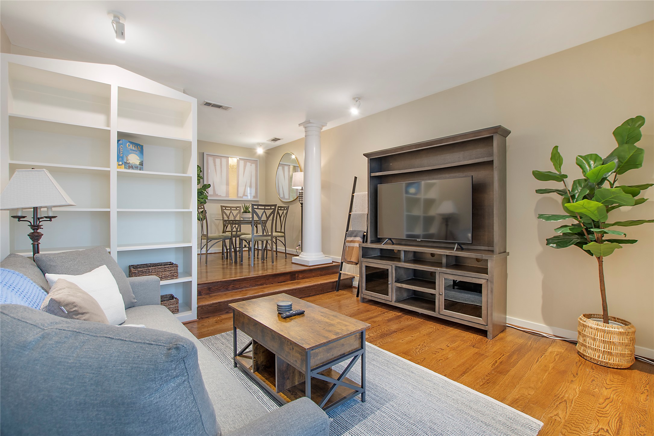 4241 Buena Vista Street 14