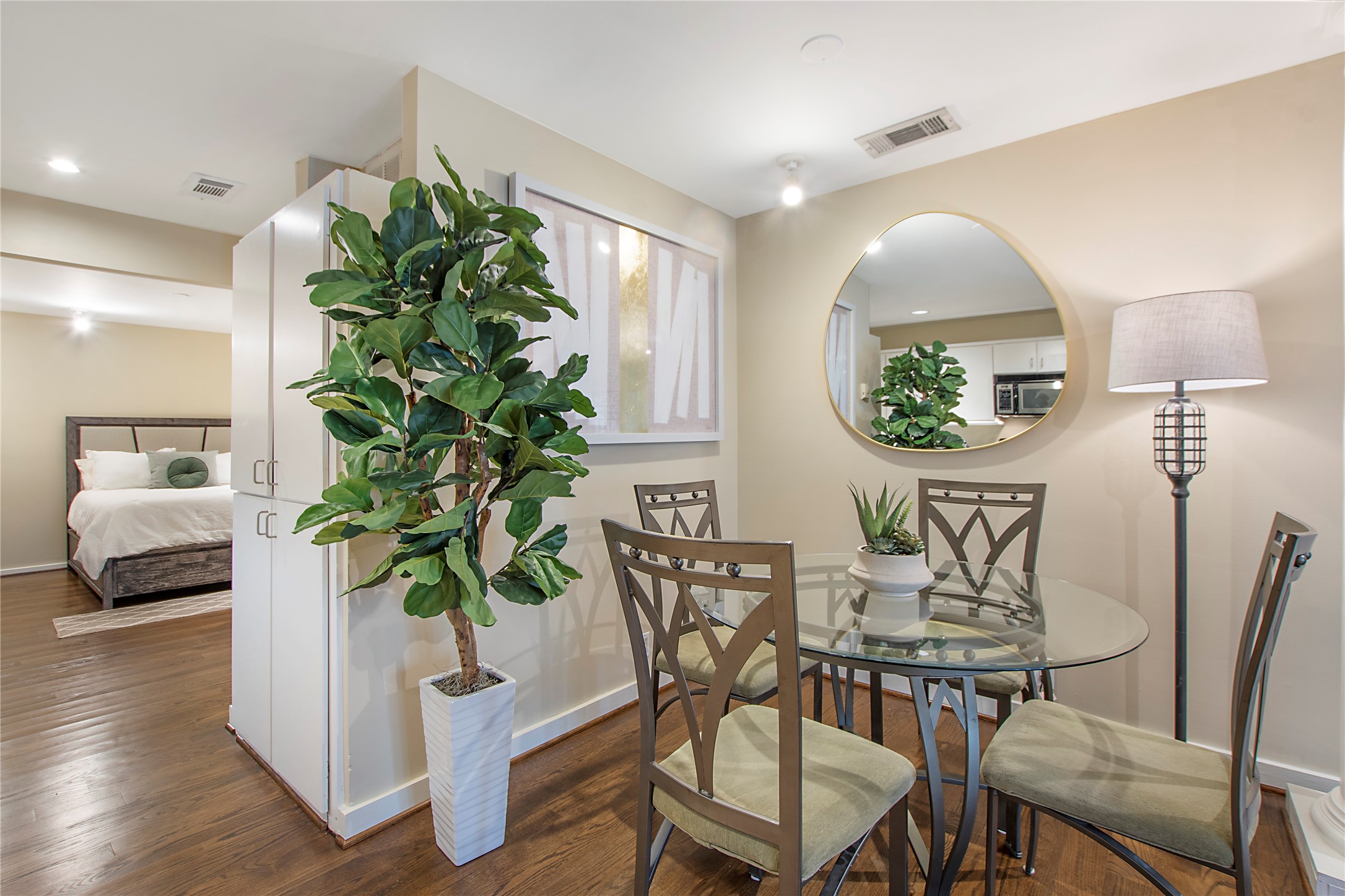 4241 Buena Vista Street 14