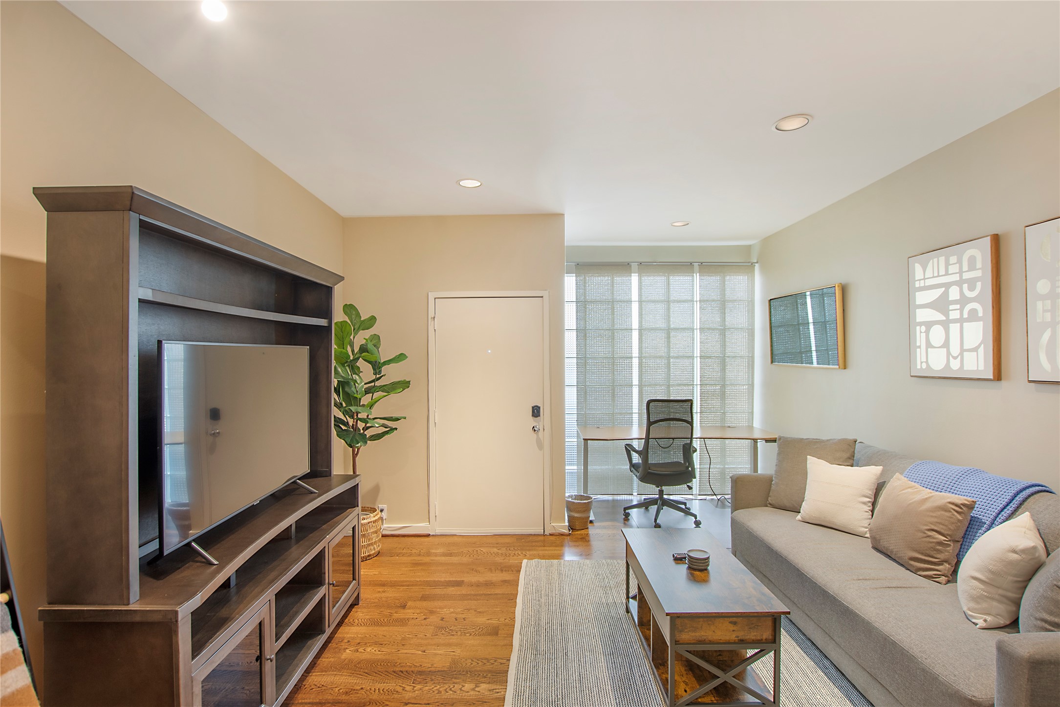 4241 Buena Vista Street 14