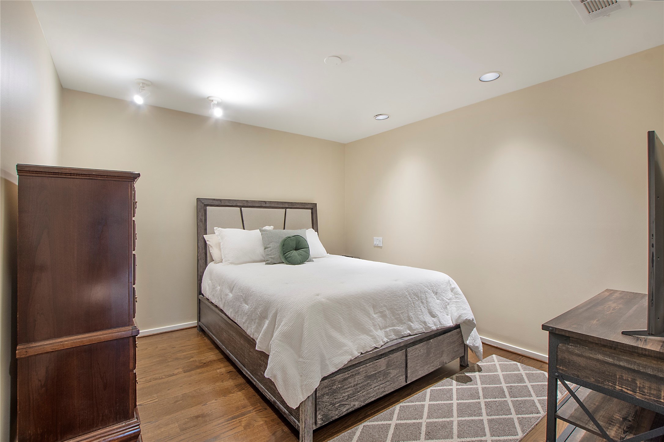 4241 Buena Vista Street 14