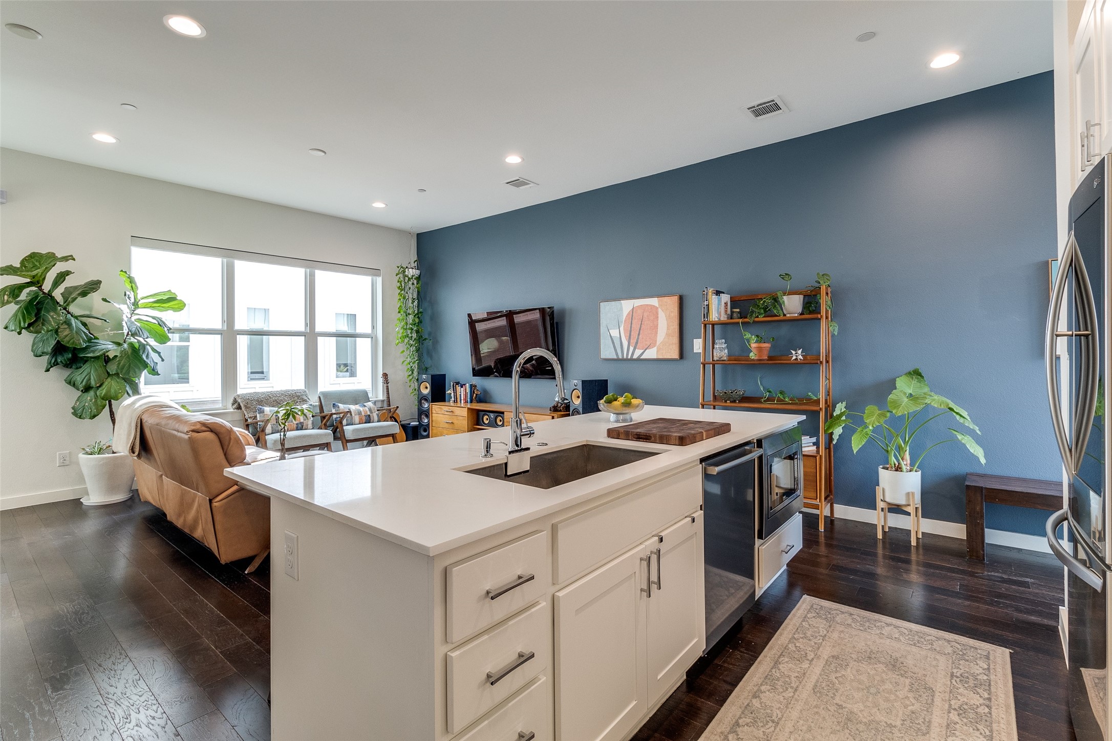 4626 Munger Avenue 202