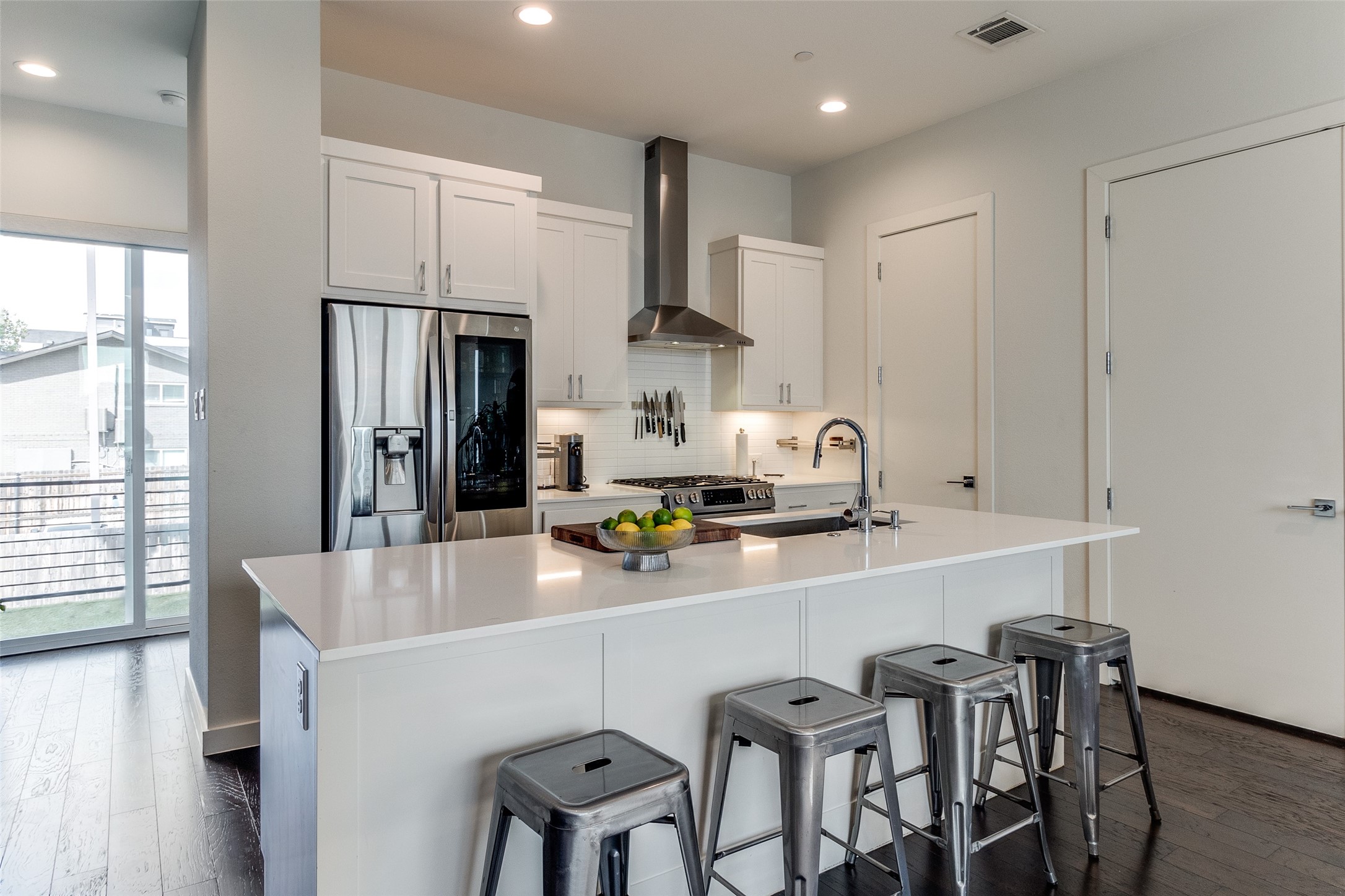 4626 Munger Avenue 202