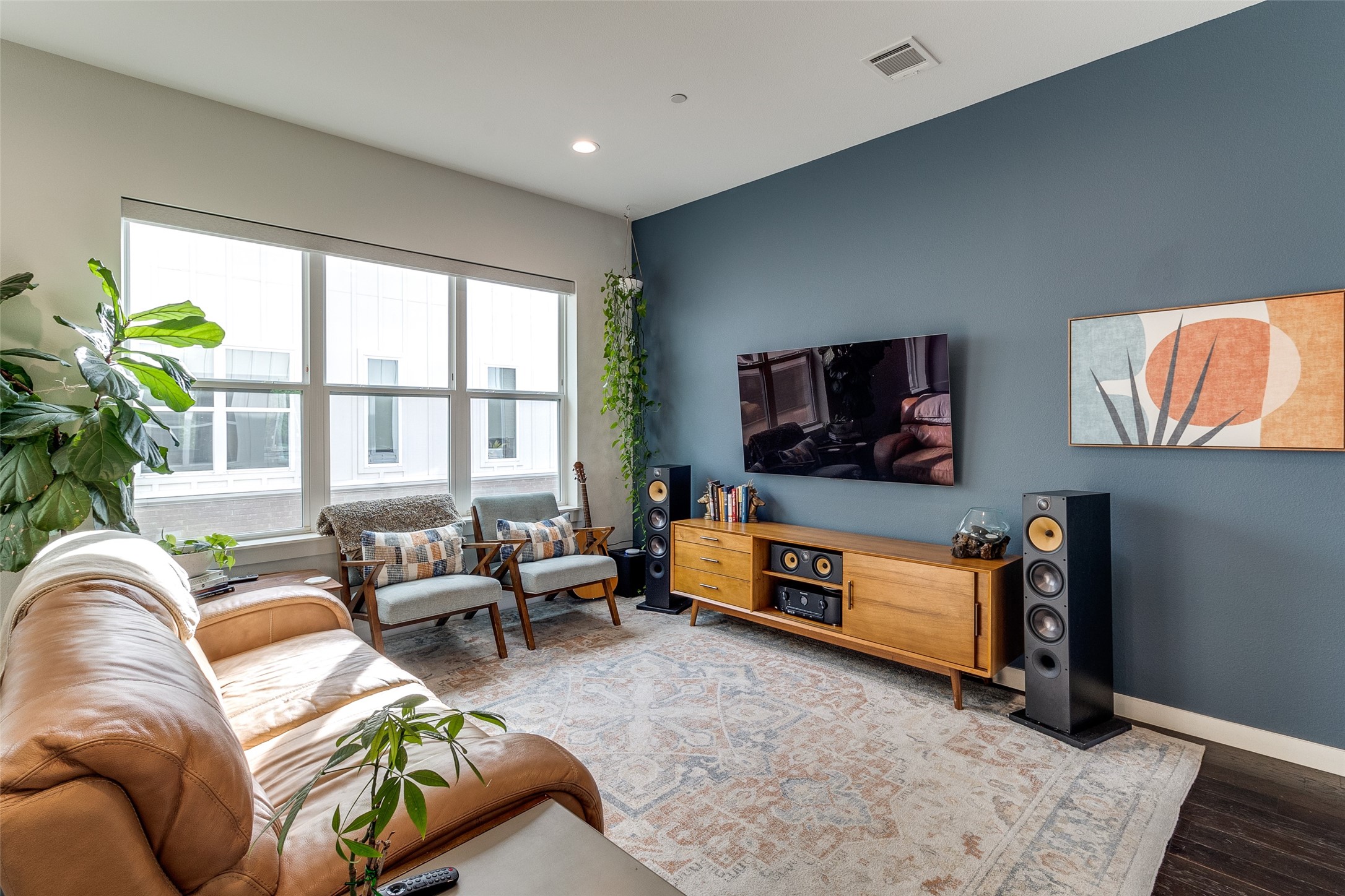 4626 Munger Avenue 202