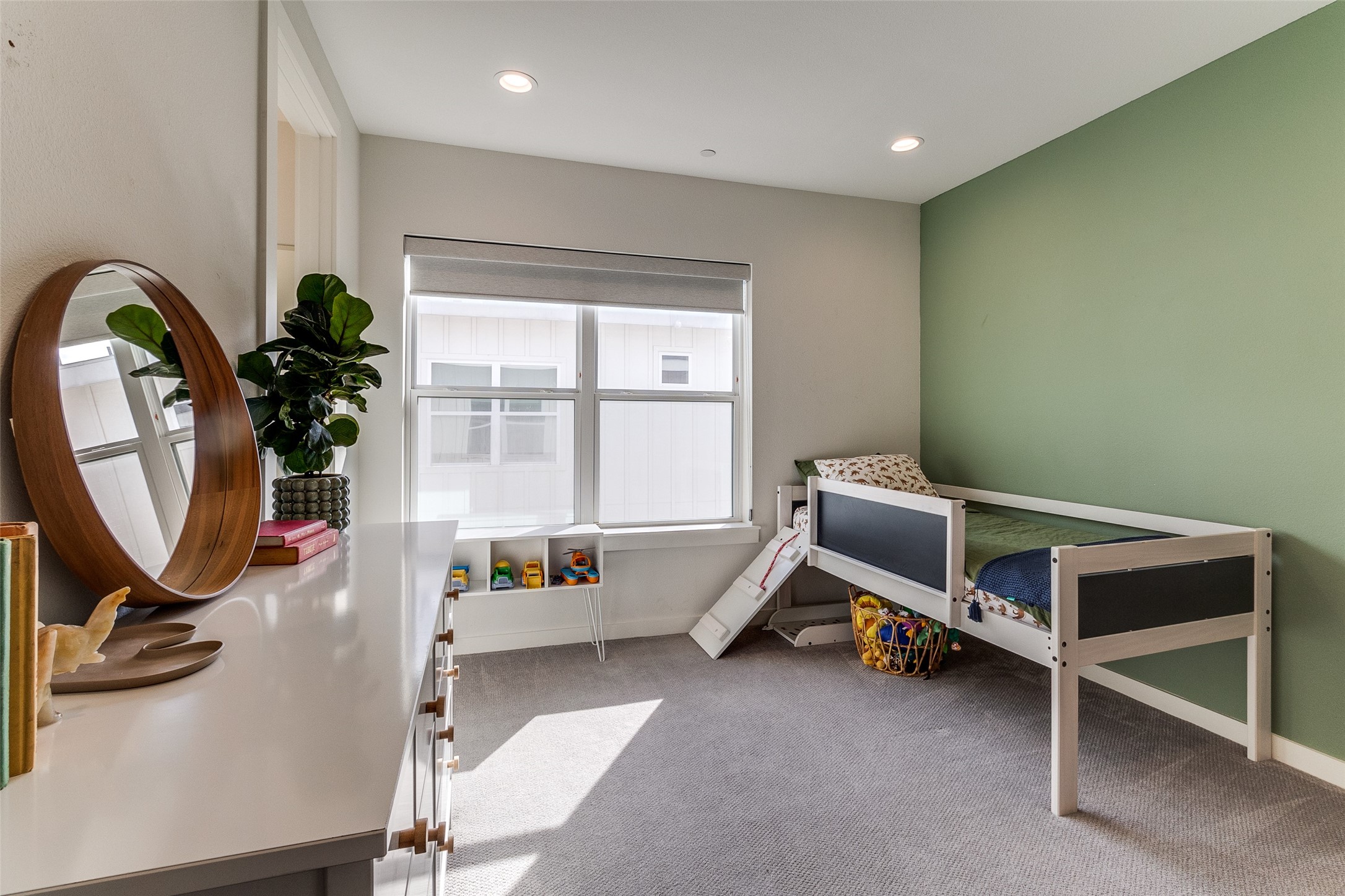 4626 Munger Avenue 202