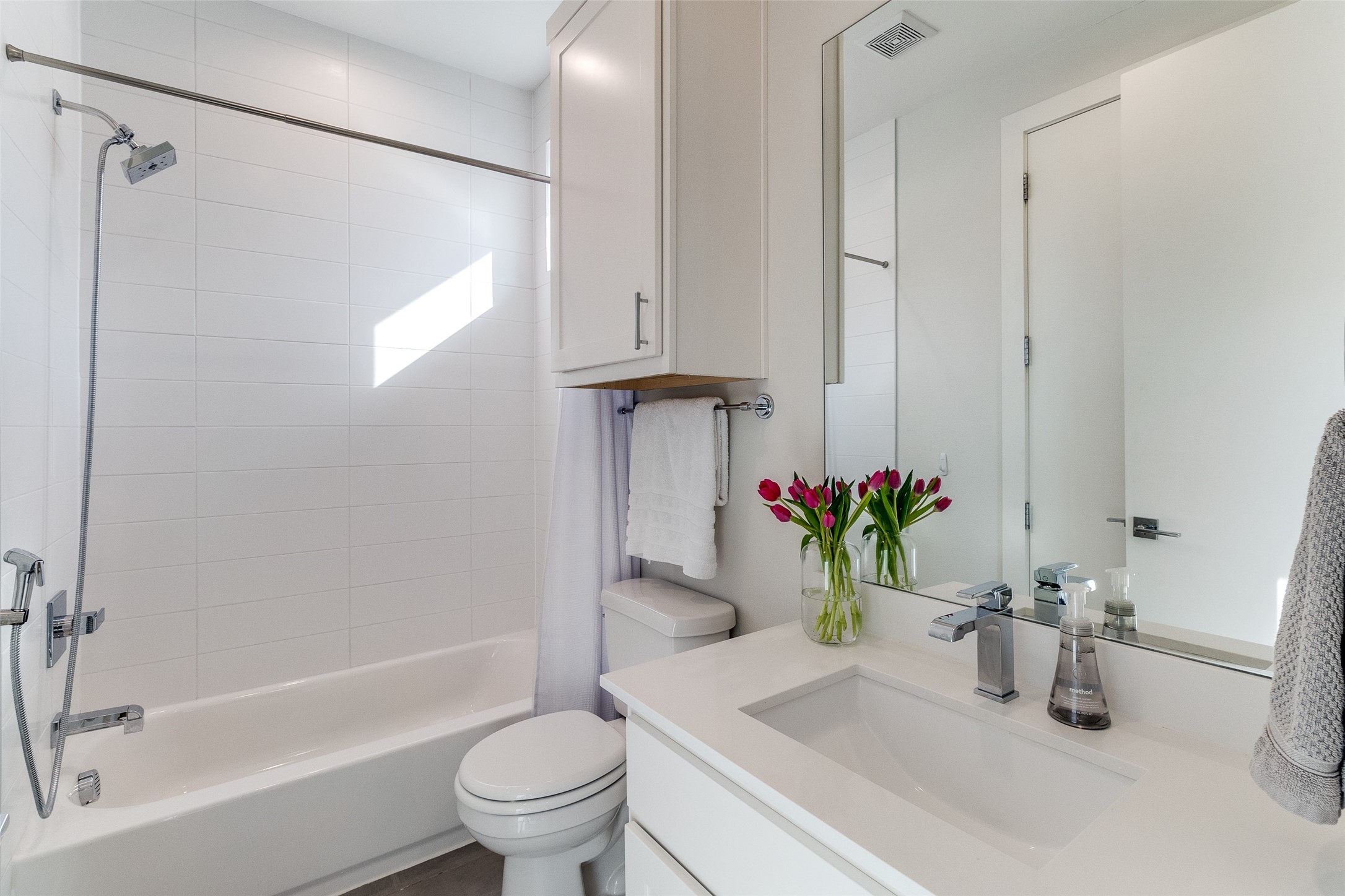 4626 Munger Avenue 202