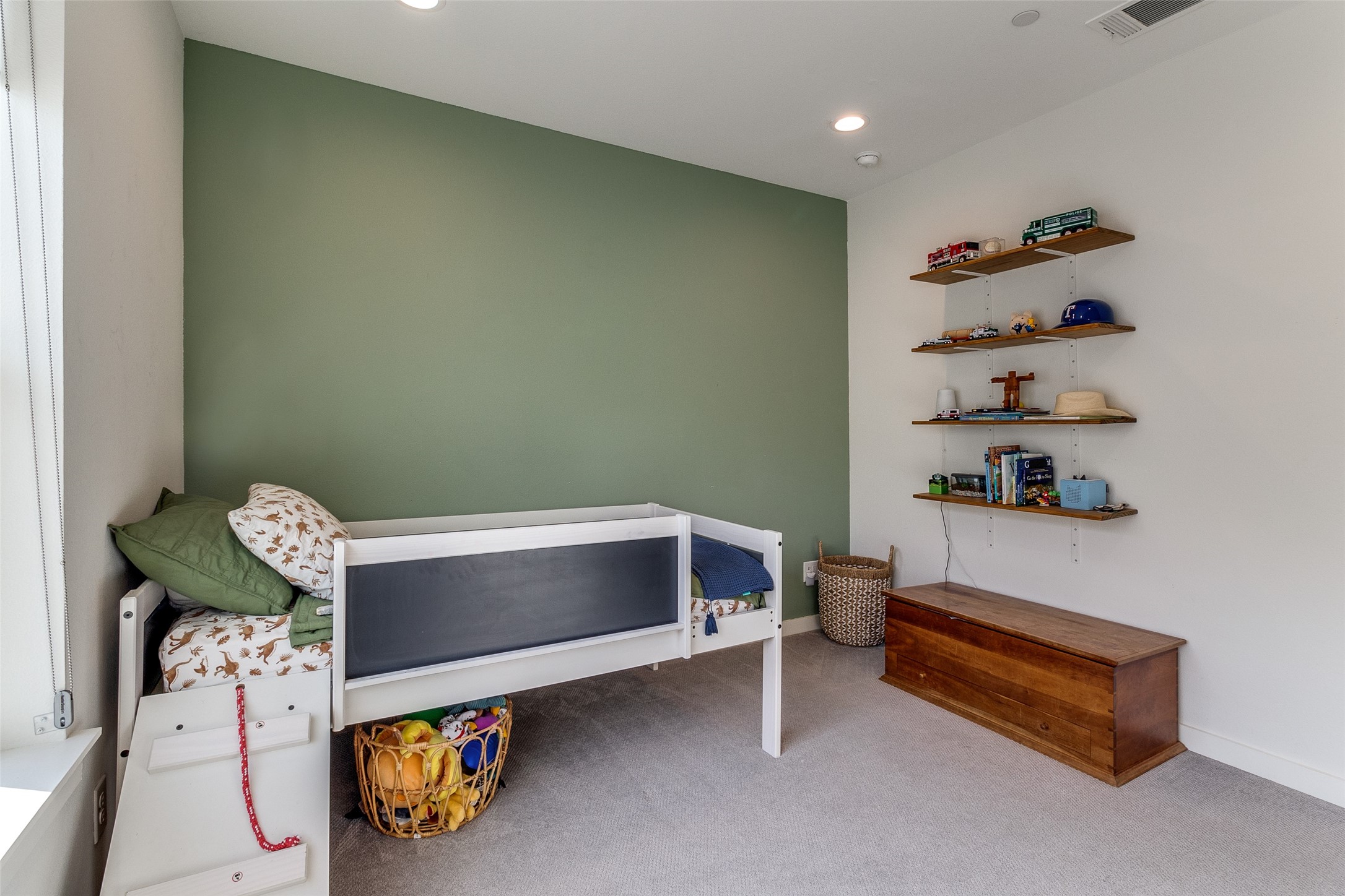 4626 Munger Avenue 202