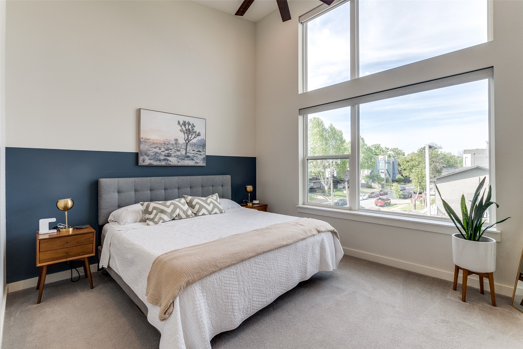 4626 Munger Avenue 202