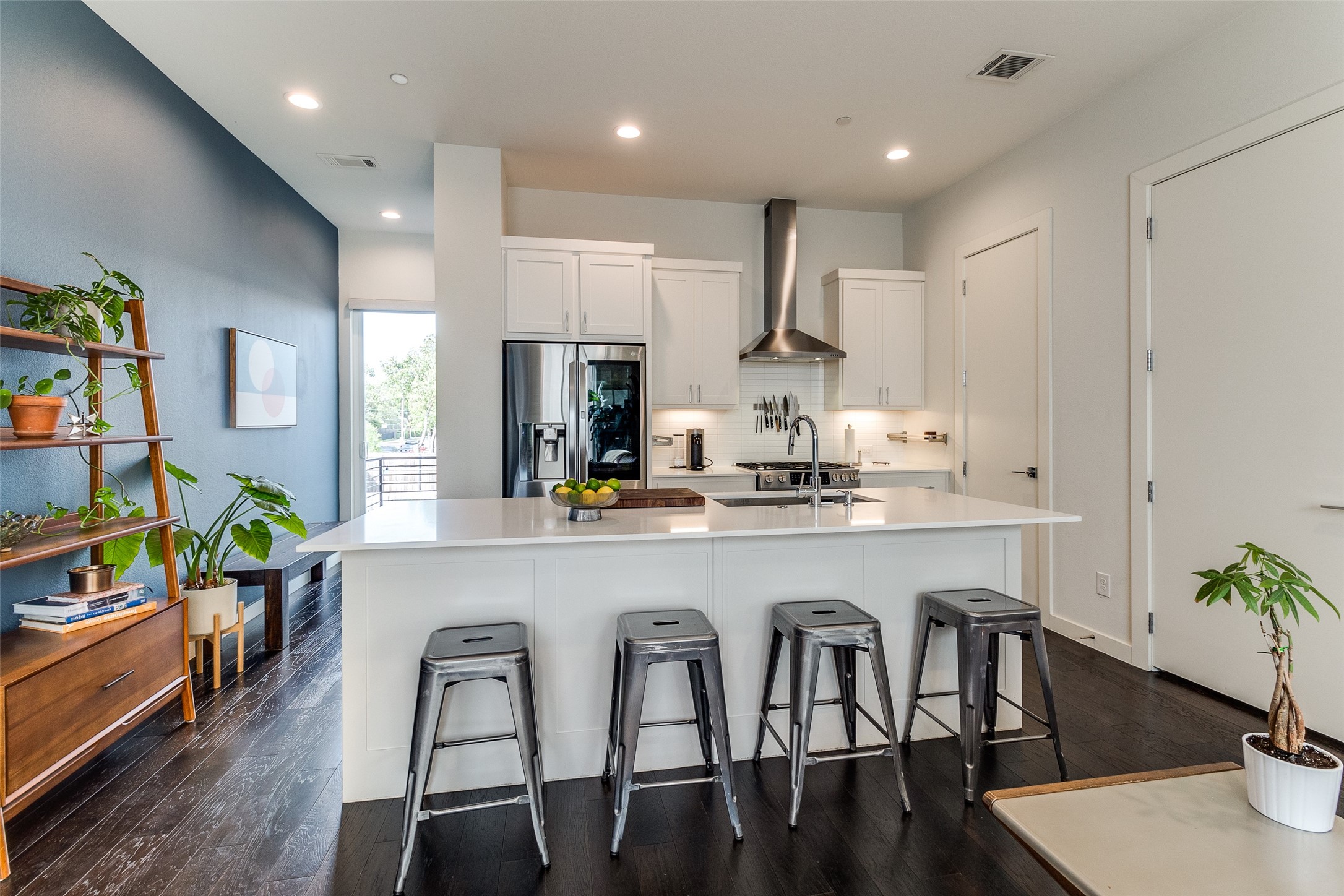 4626 Munger Avenue 202