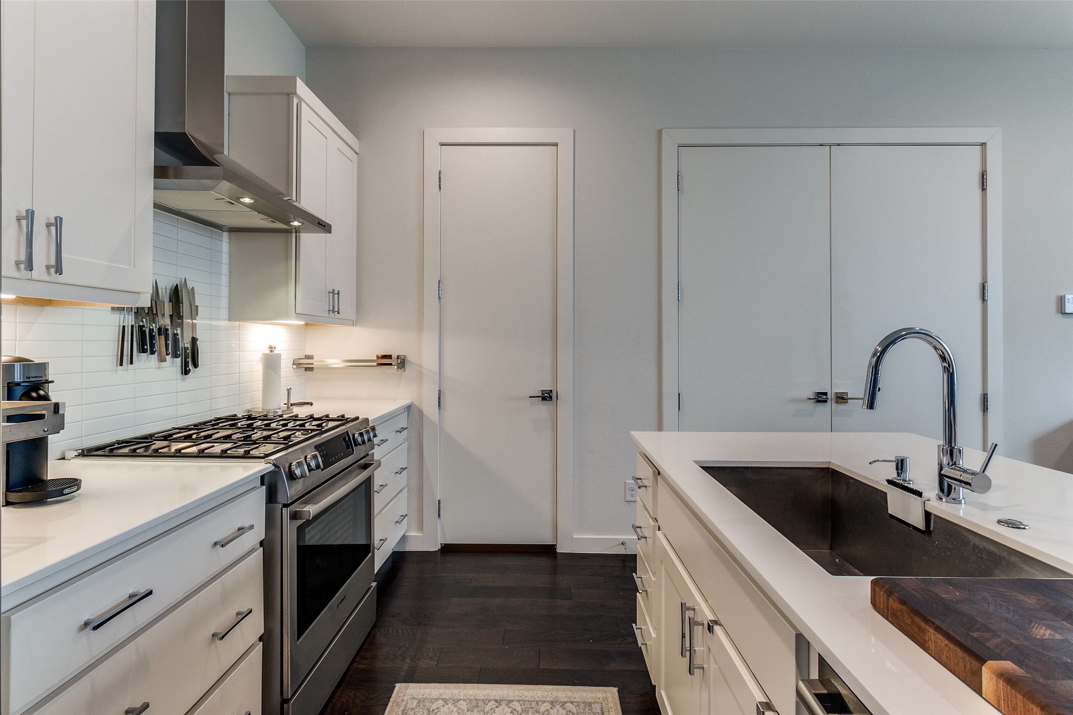 4626 Munger Avenue 202