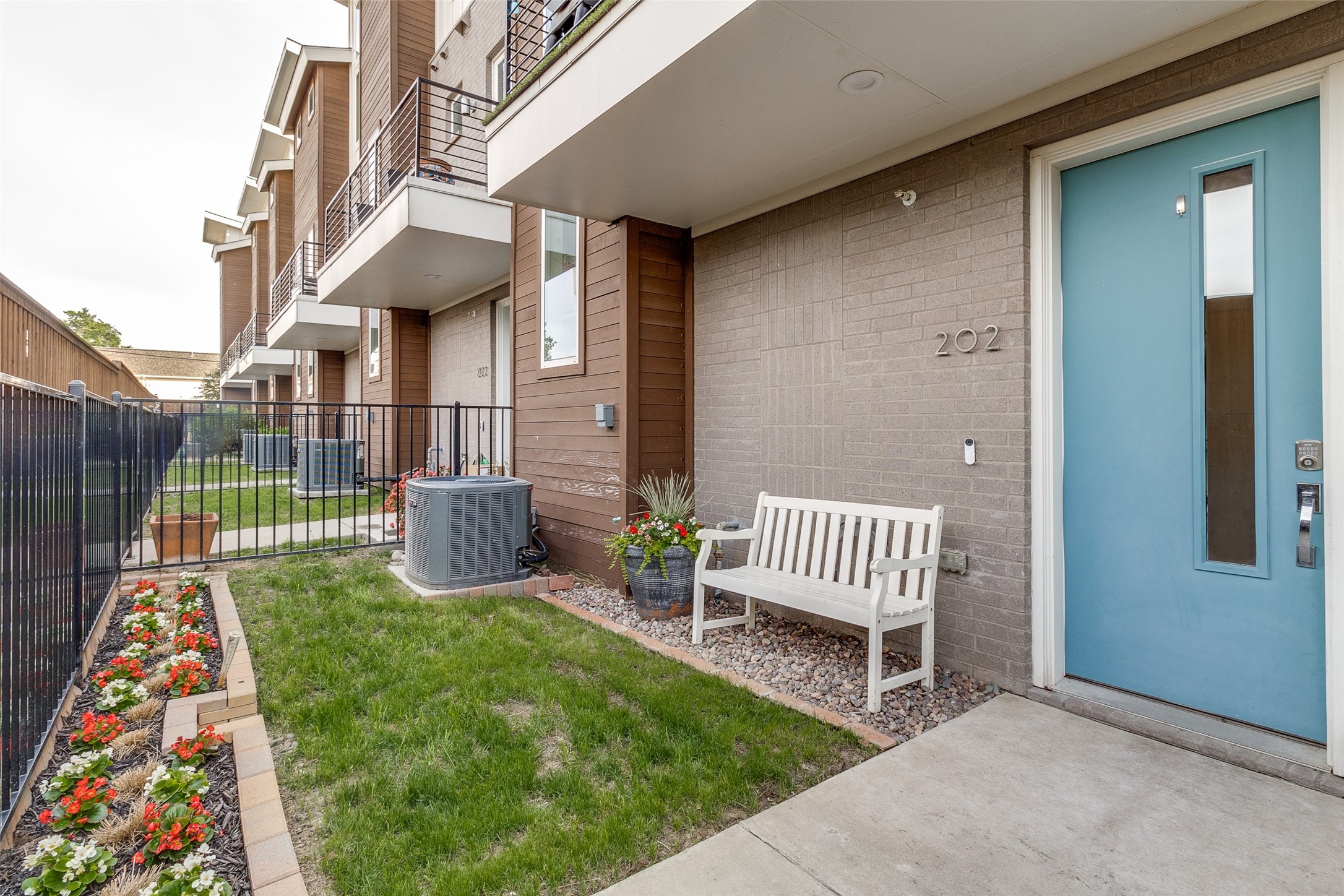 4626 Munger Avenue 202