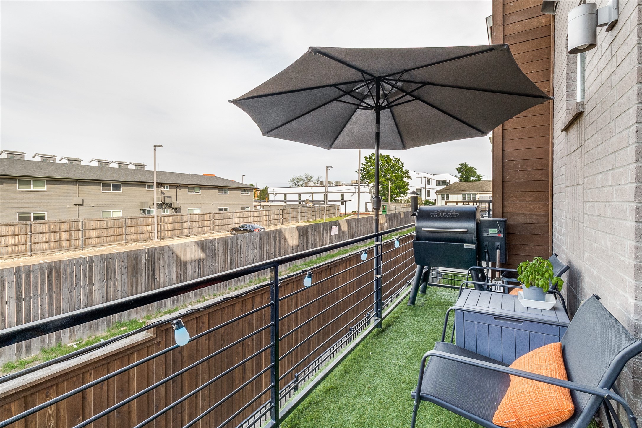 4626 Munger Avenue 202