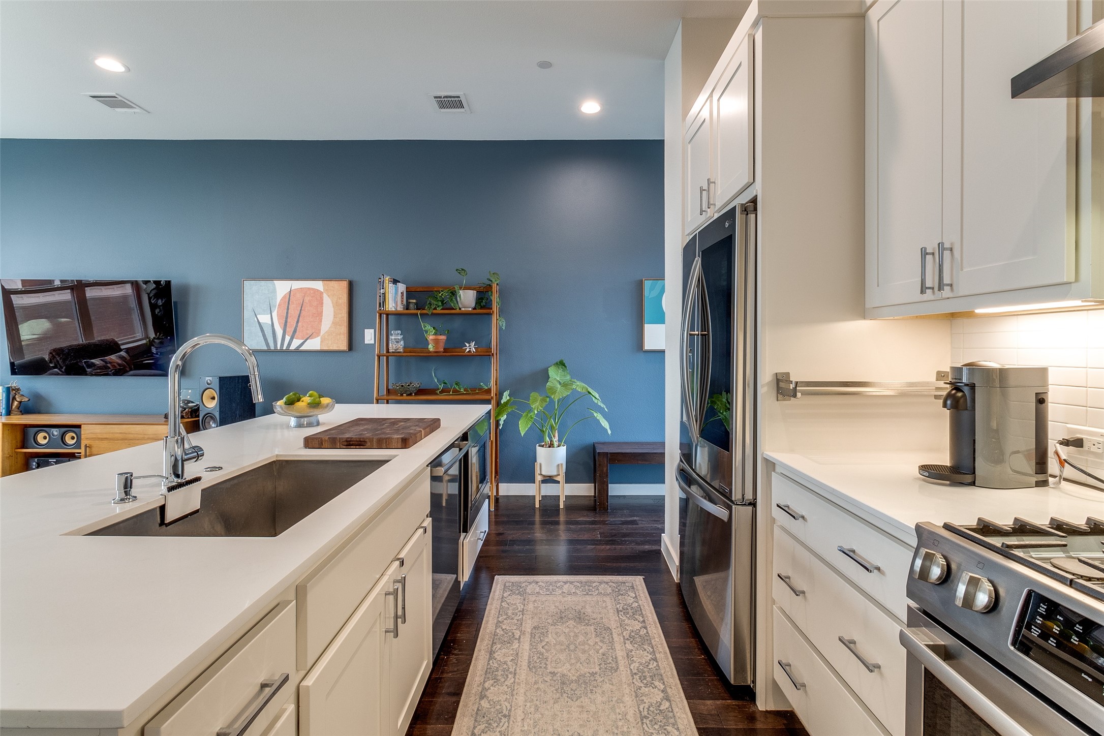 4626 Munger Avenue 202