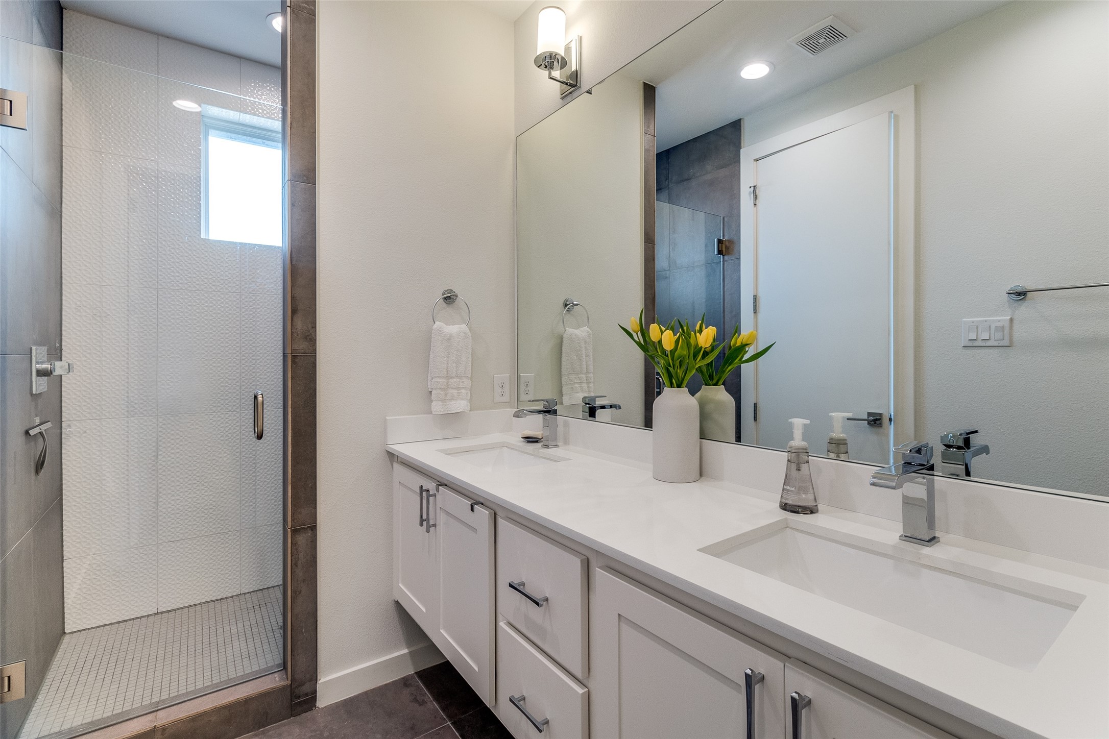 4626 Munger Avenue 202