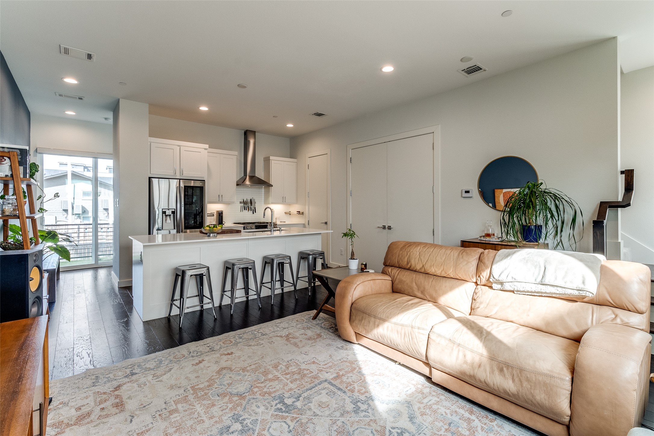 4626 Munger Avenue 202