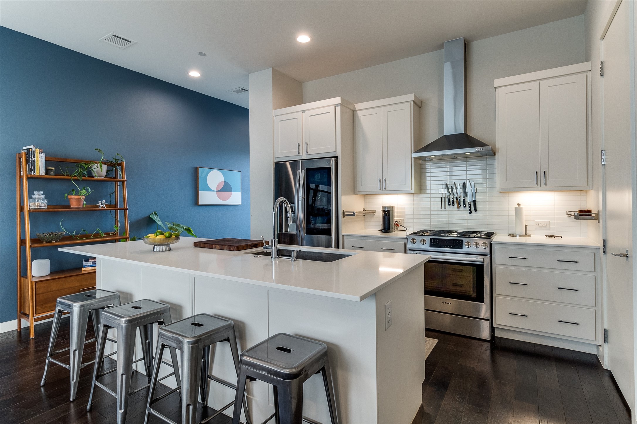 4626 Munger Avenue 202