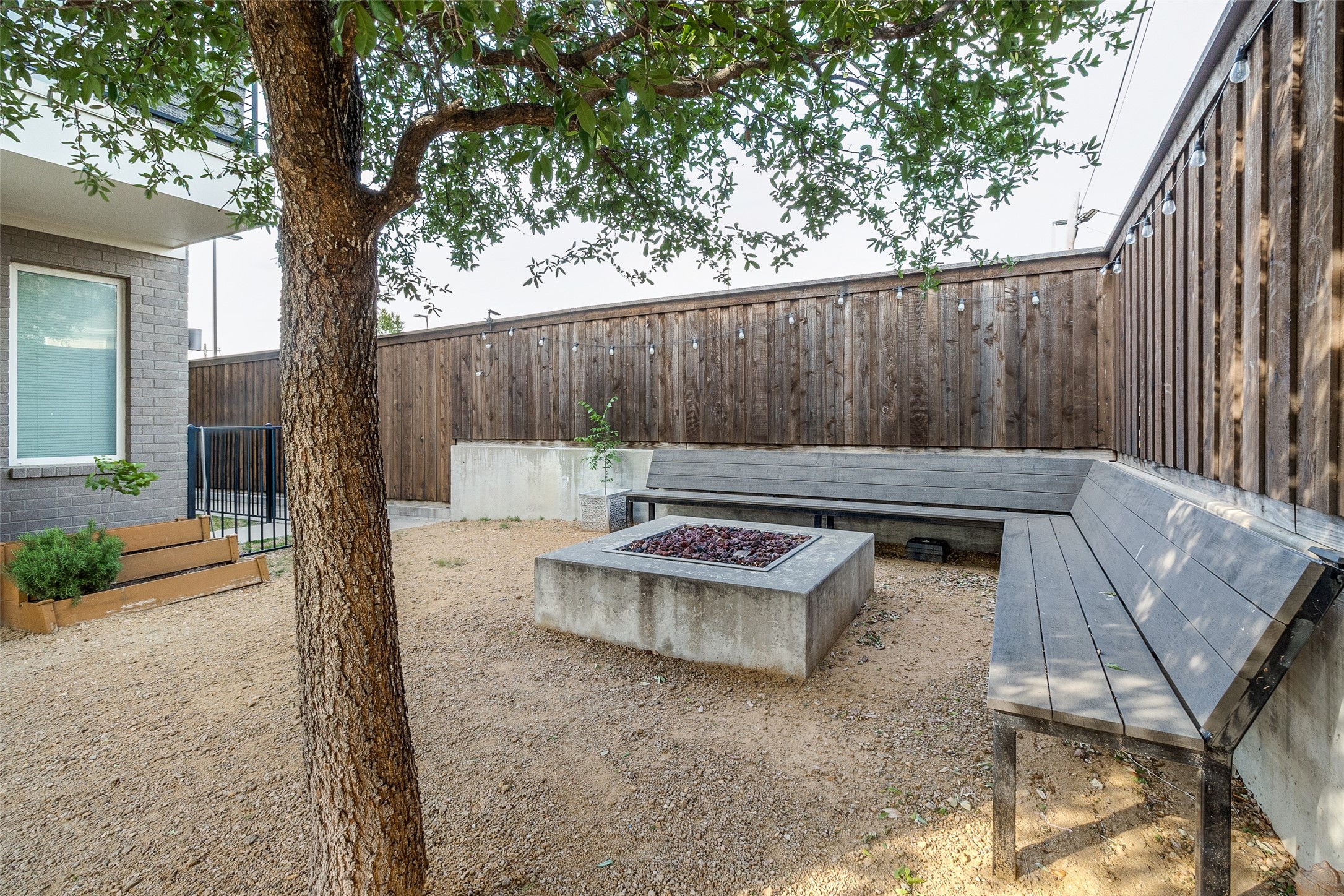 4626 Munger Avenue 202