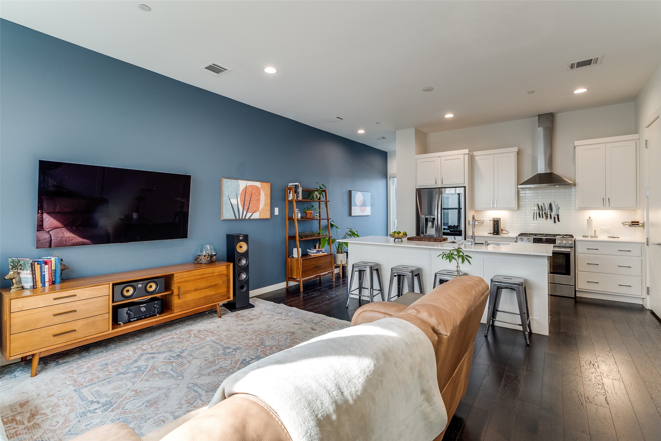 4626 Munger Avenue 202