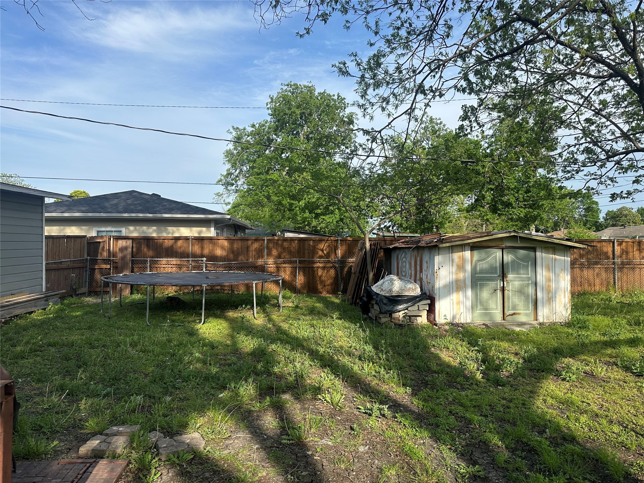 836 Travis Street