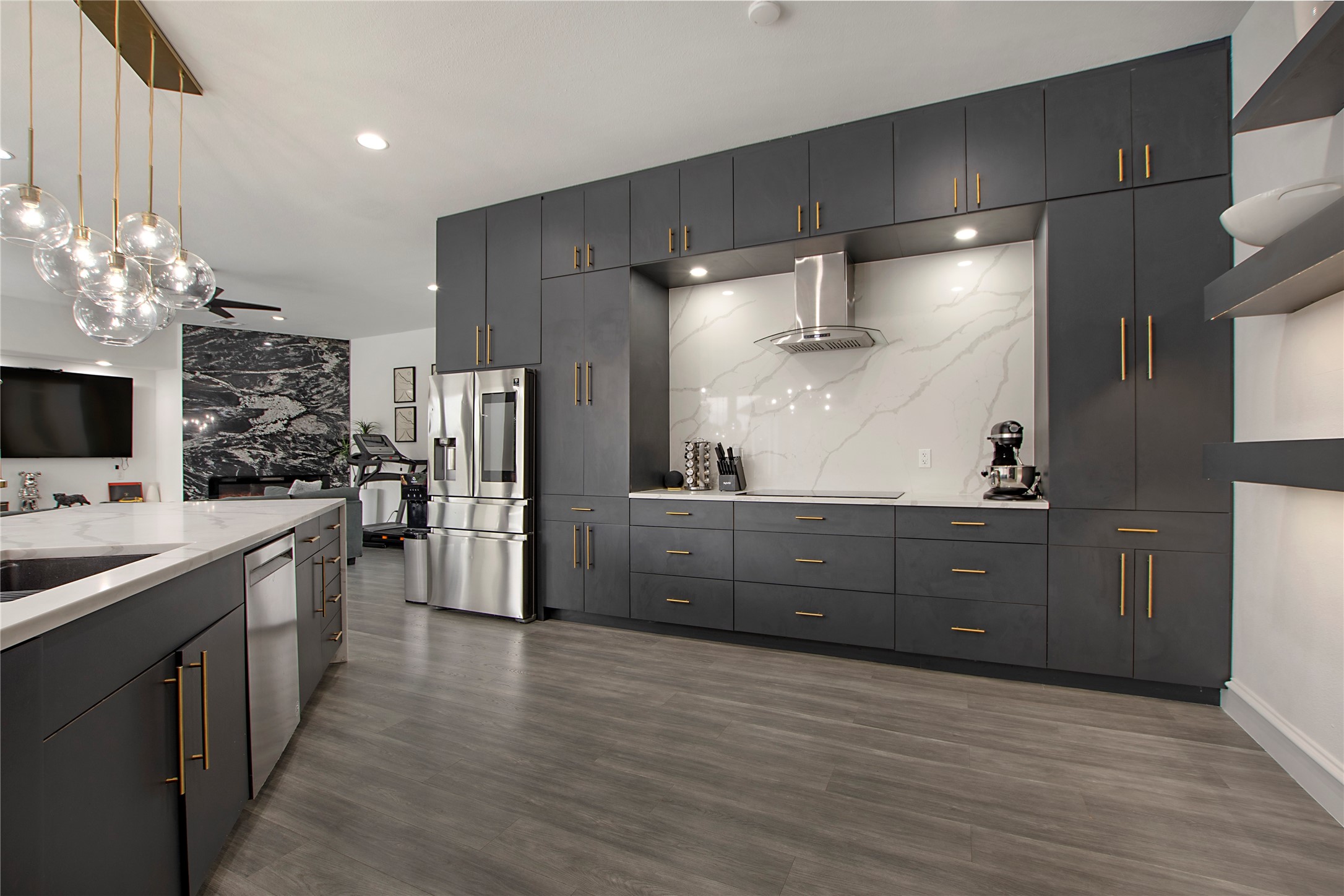 4824 Longvue Drive