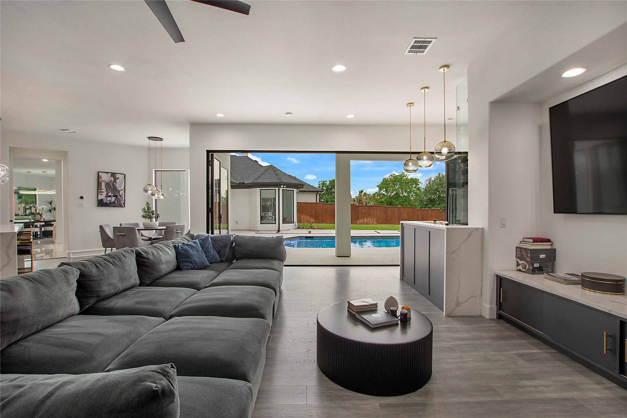 4824 Longvue Drive