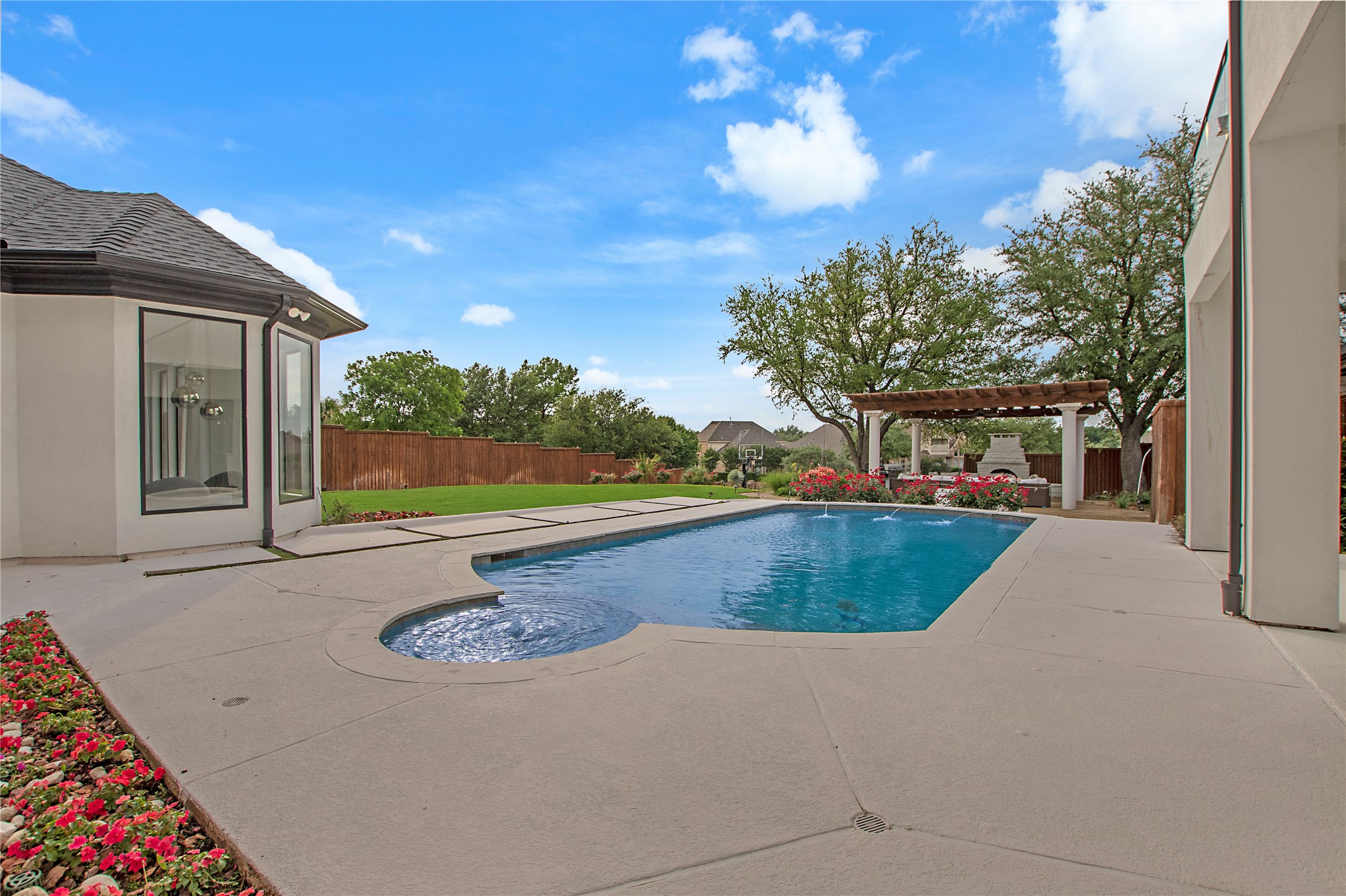 4824 Longvue Drive