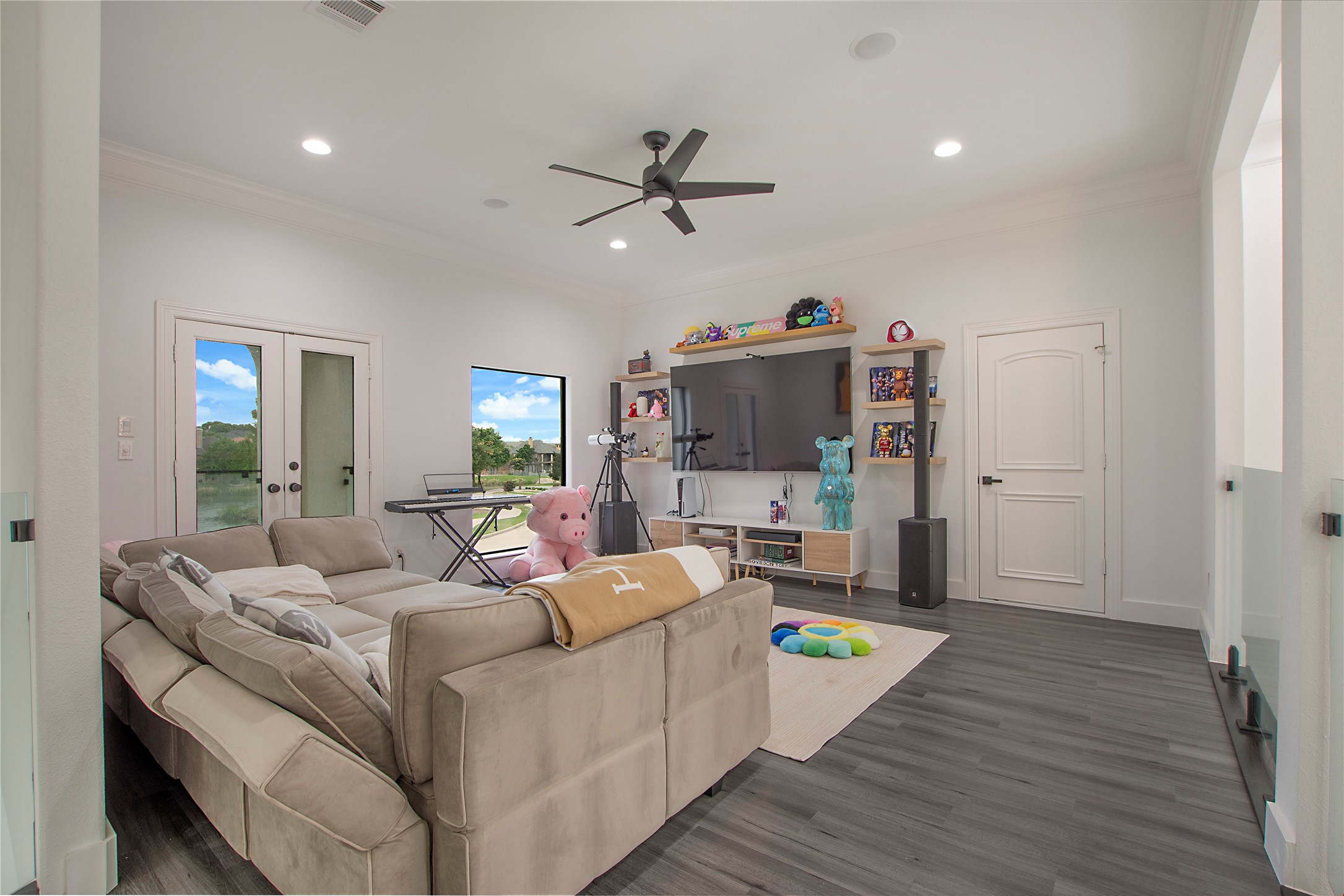 4824 Longvue Drive