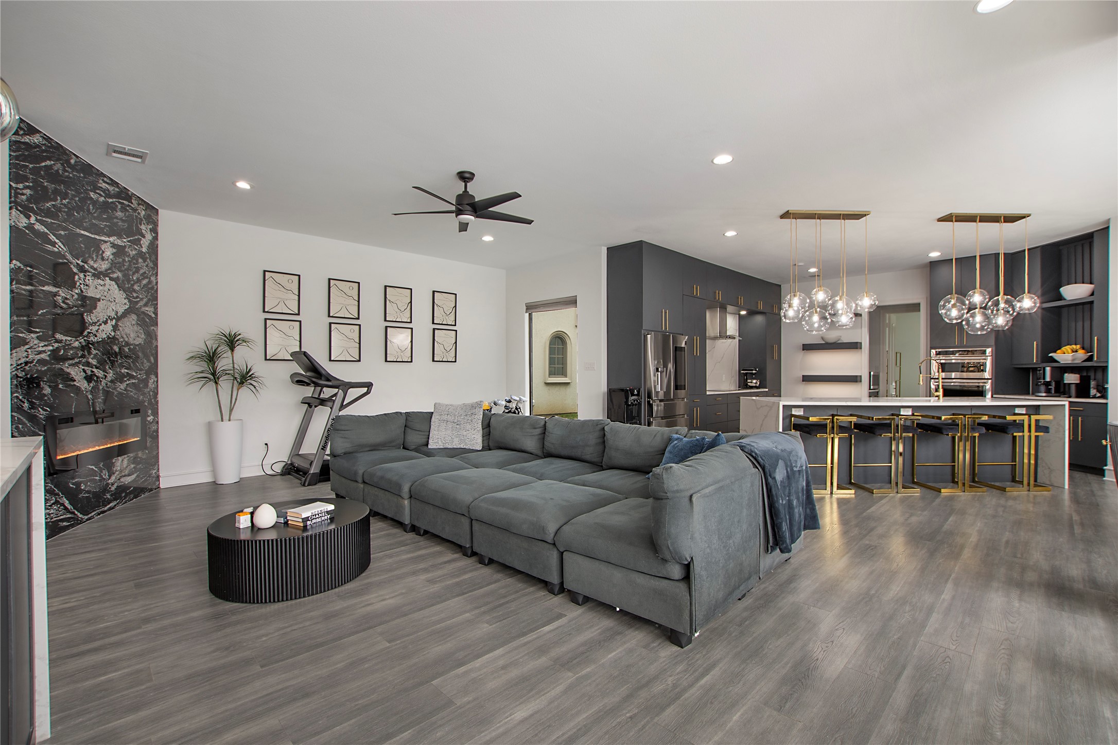 4824 Longvue Drive