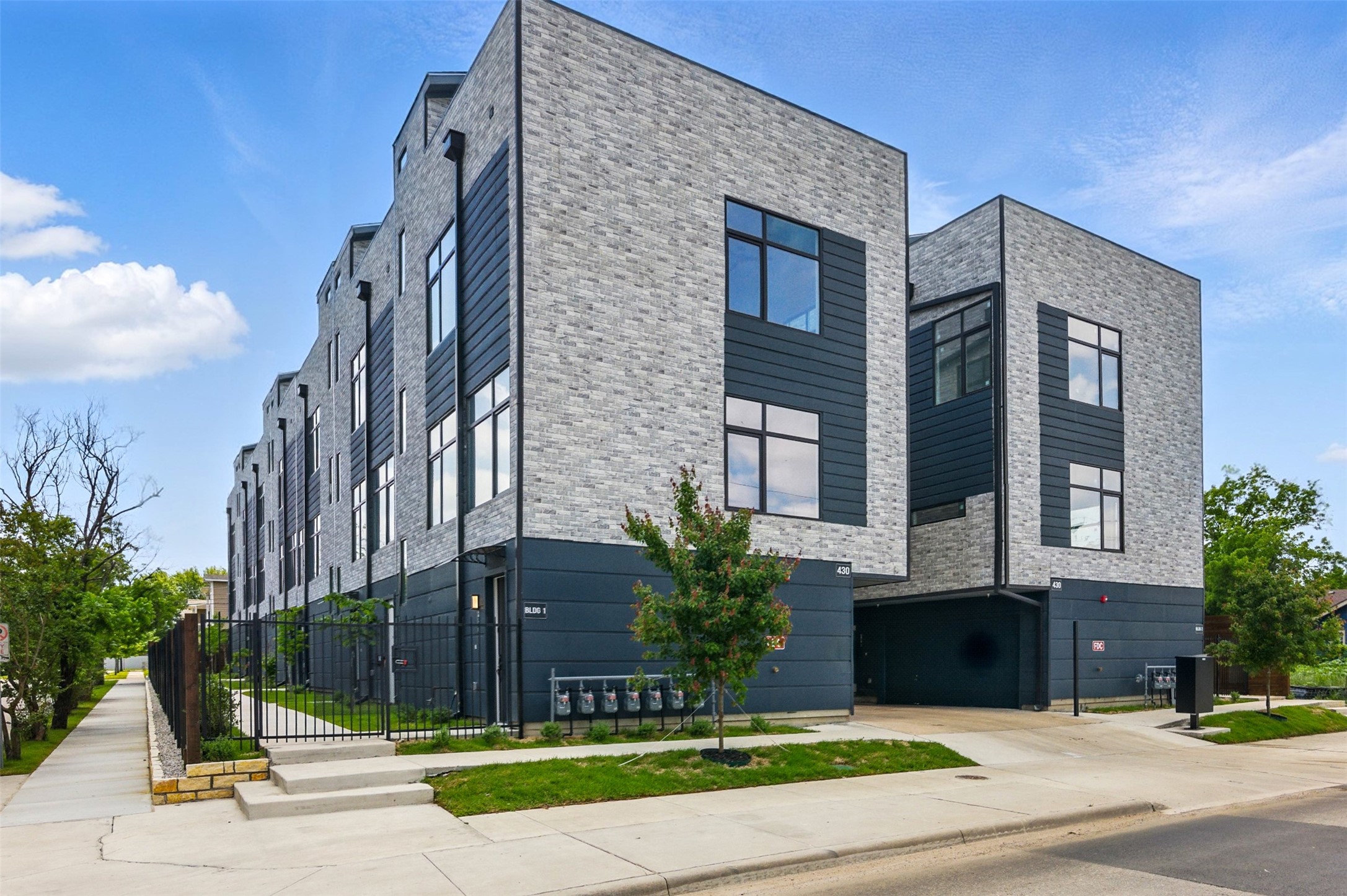 430 E 8th 205