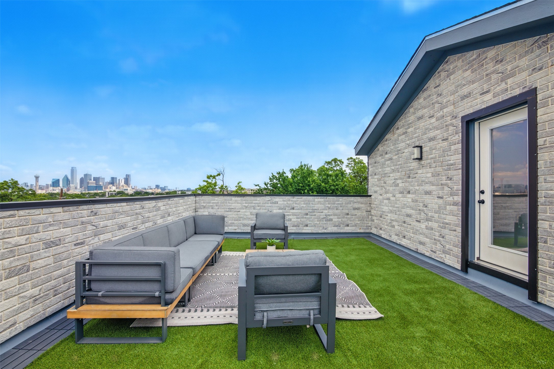 430 E 8th 205