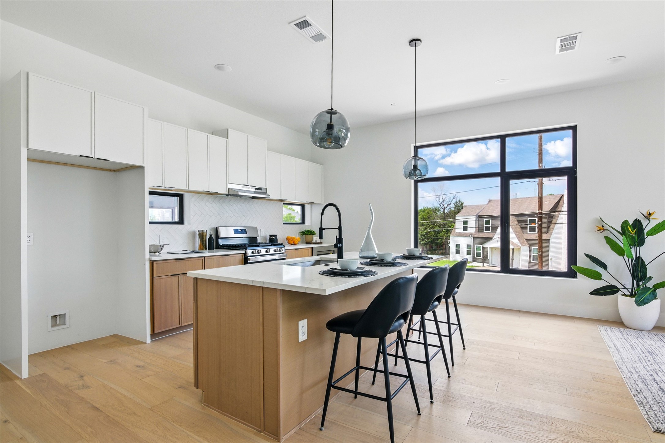 430 E 8th 205