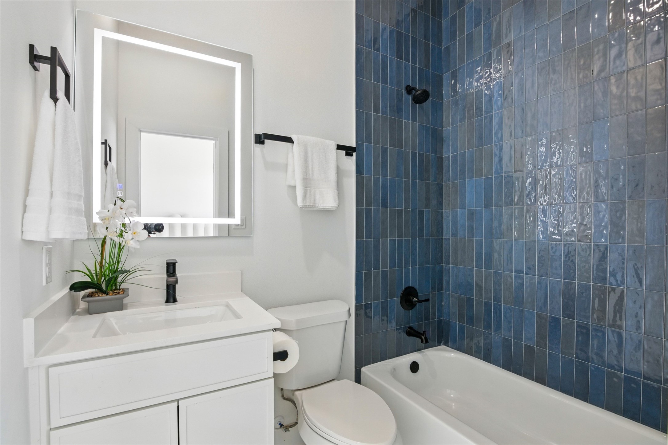 430 E 8th 205