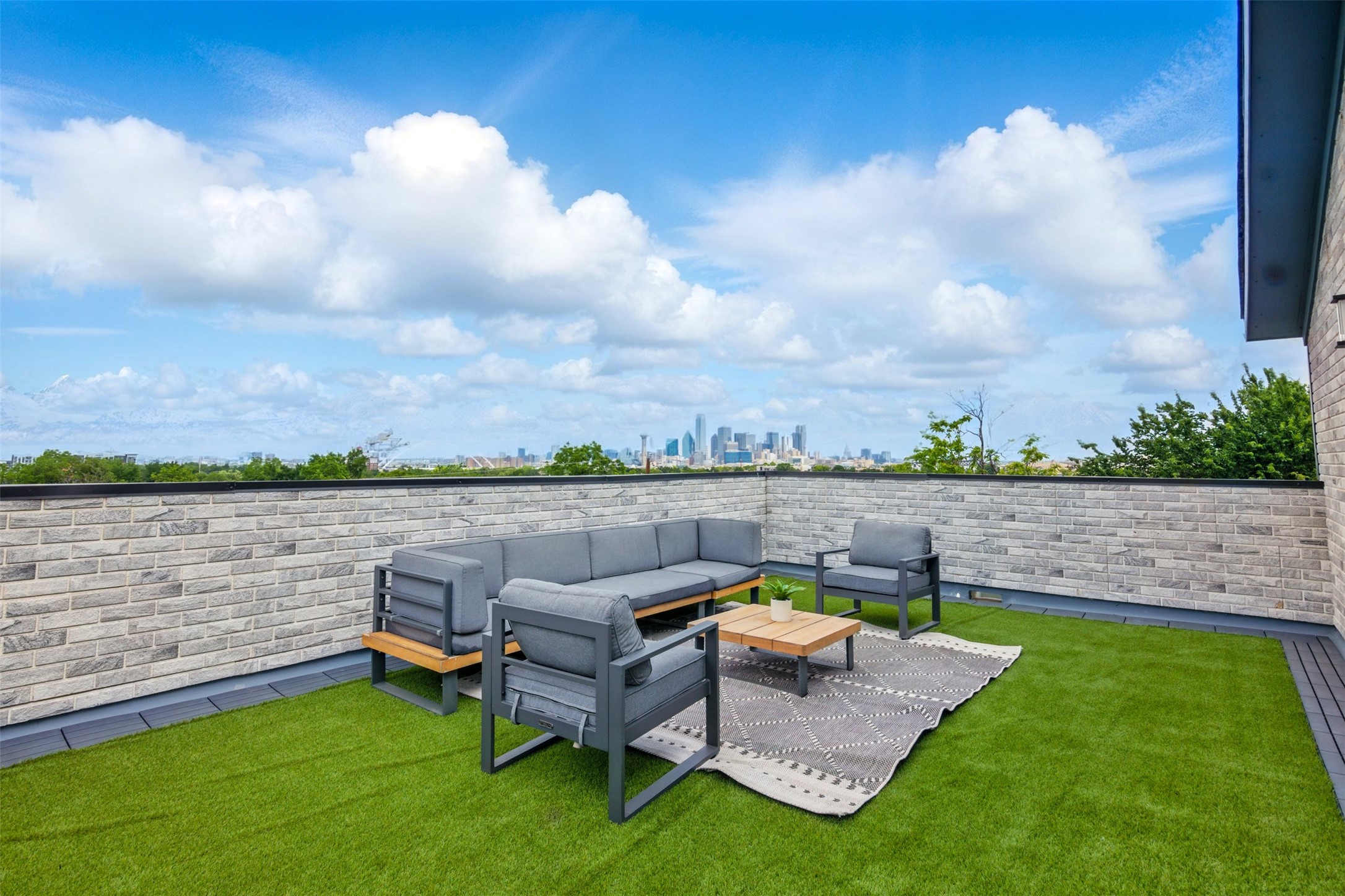430 E 8th 205