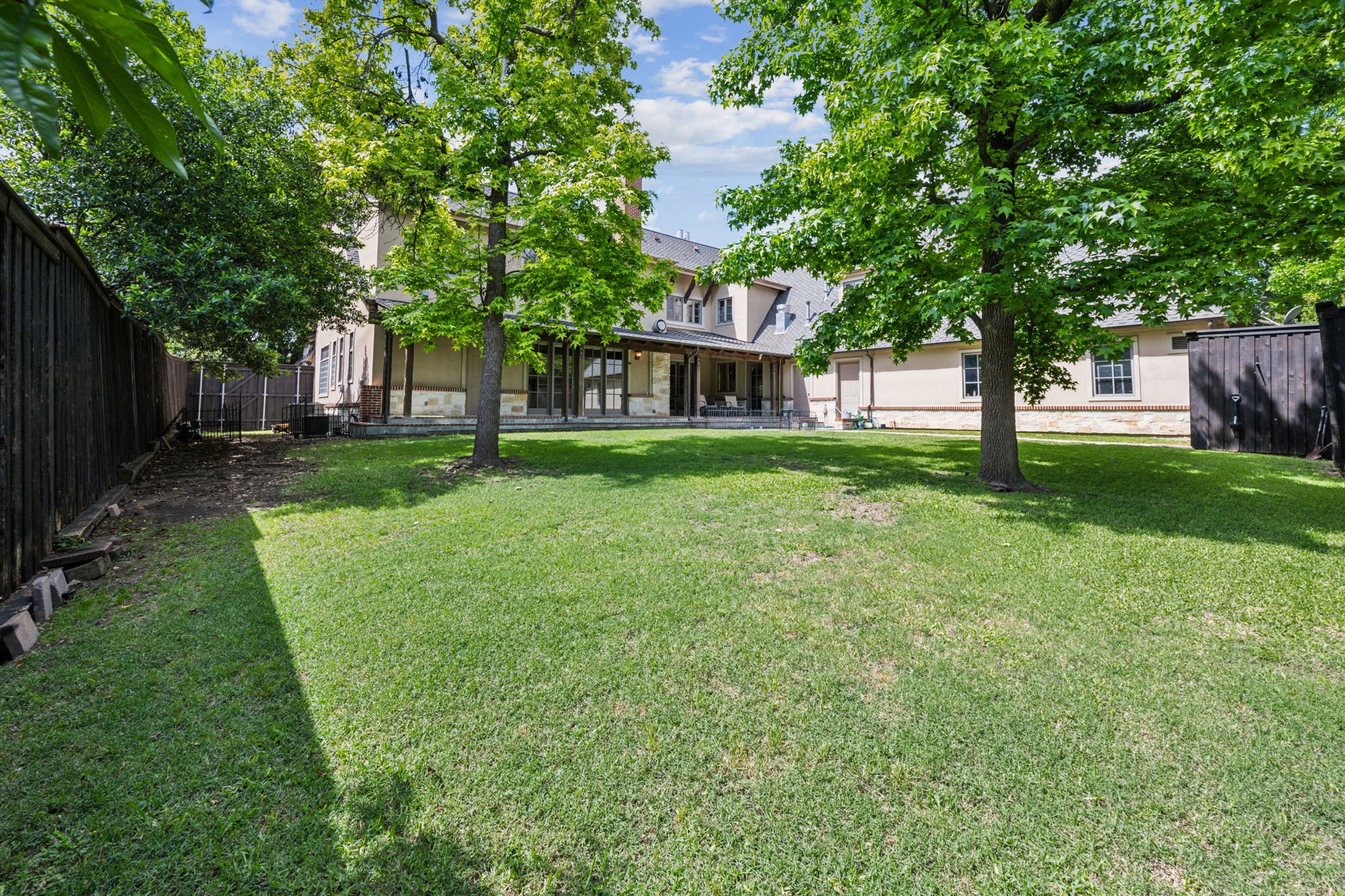 6707 Meadow Road