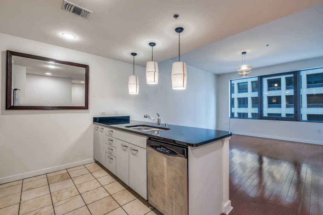 1200 Main Street 1208