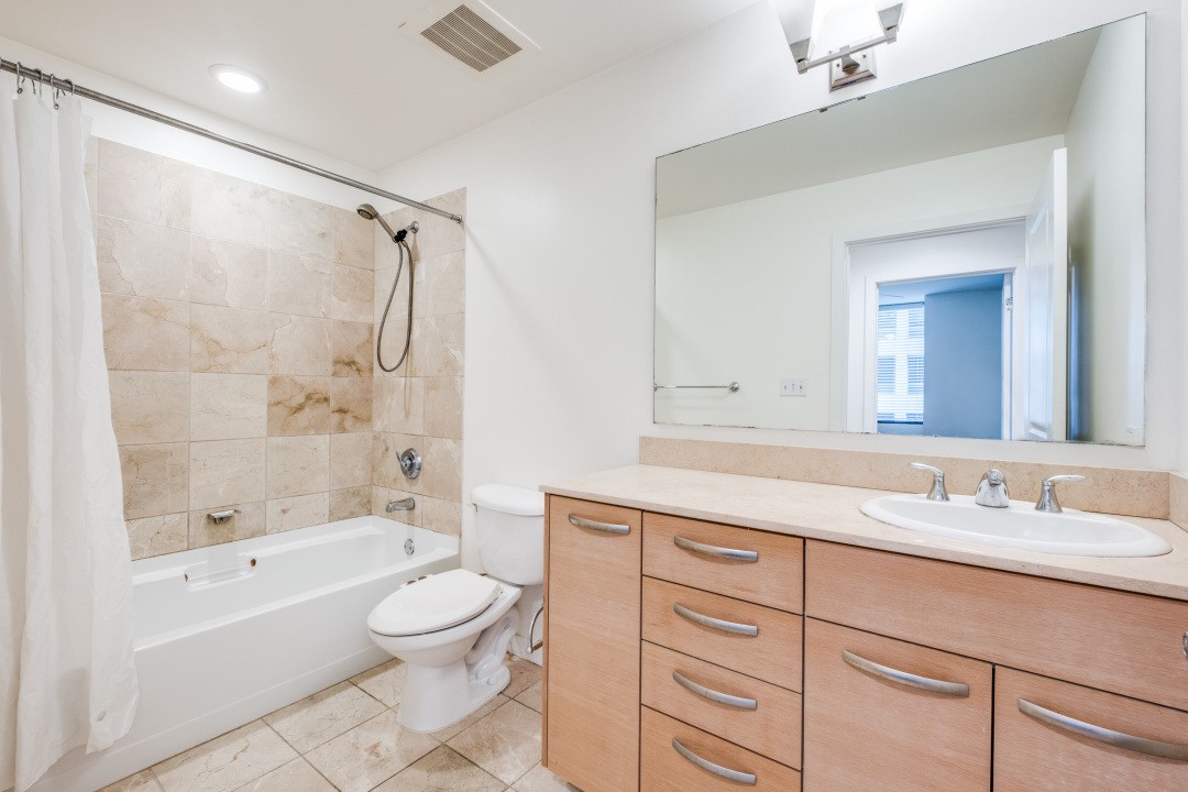 1200 Main Street 1208