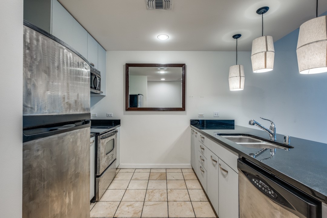 1200 Main Street 1208