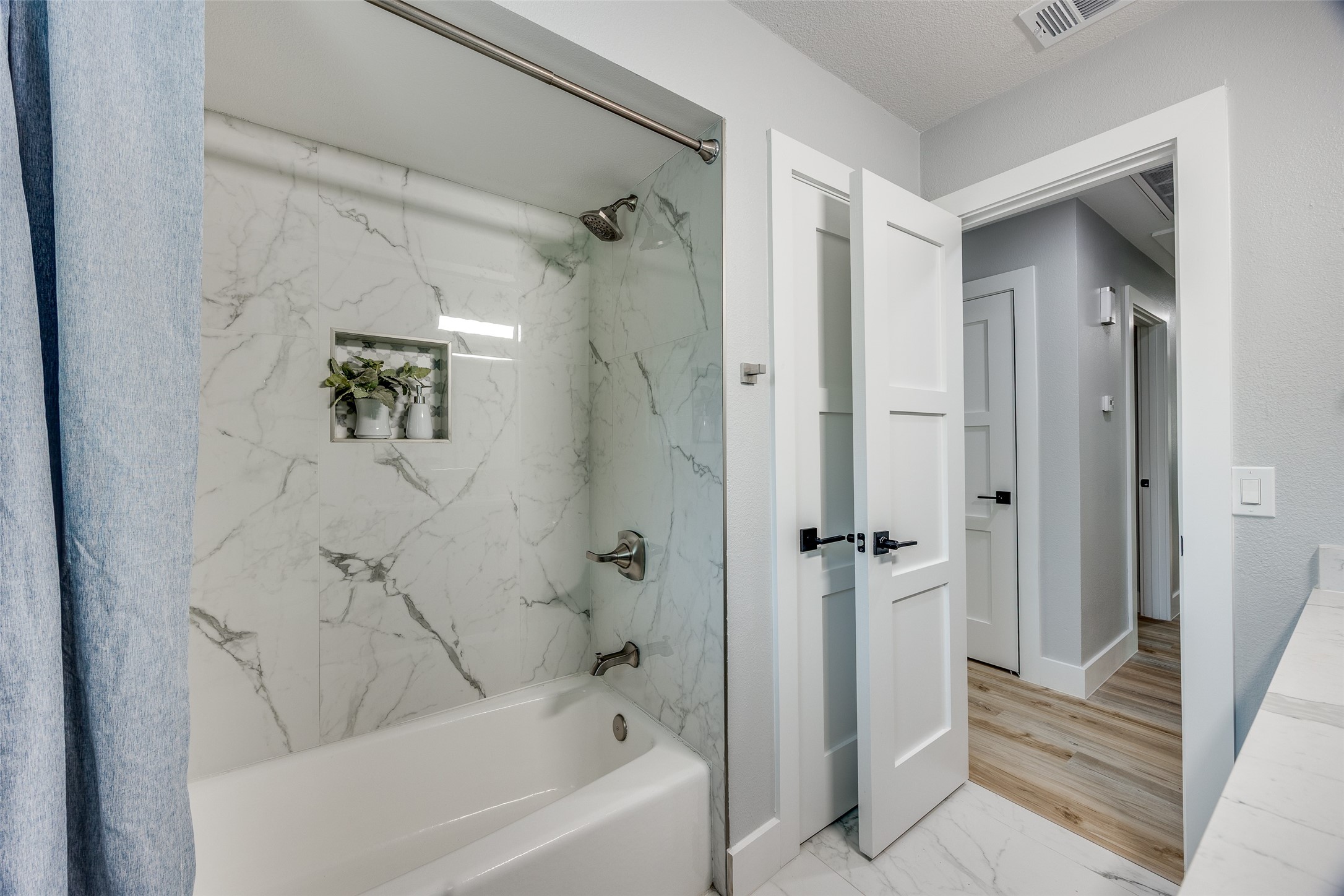 2913 Roundrock Trail