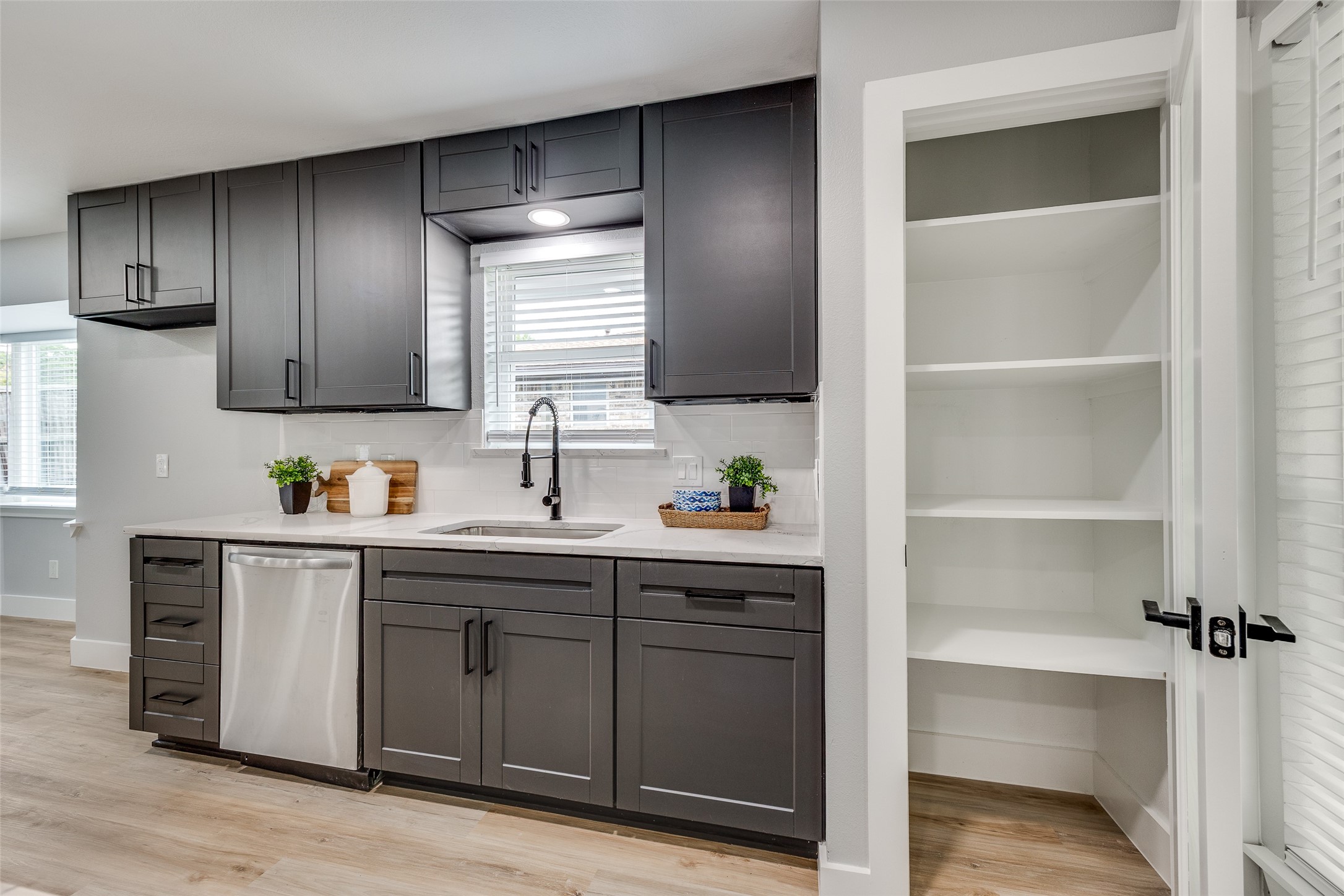 2913 Roundrock Trail